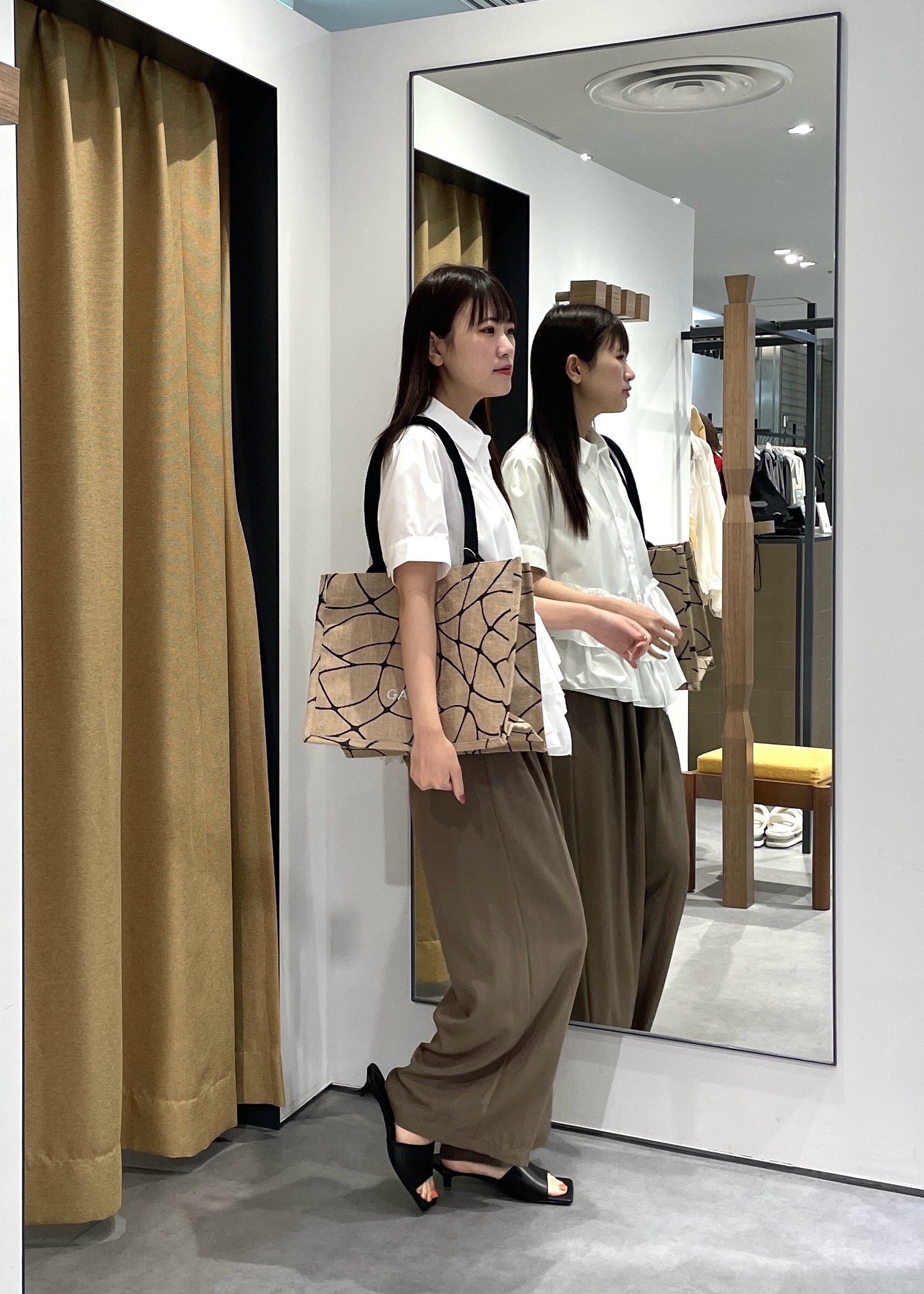 Renoさんの「INDIVI｜ティアードフリルヘムシャツ」を使ったコーディネート