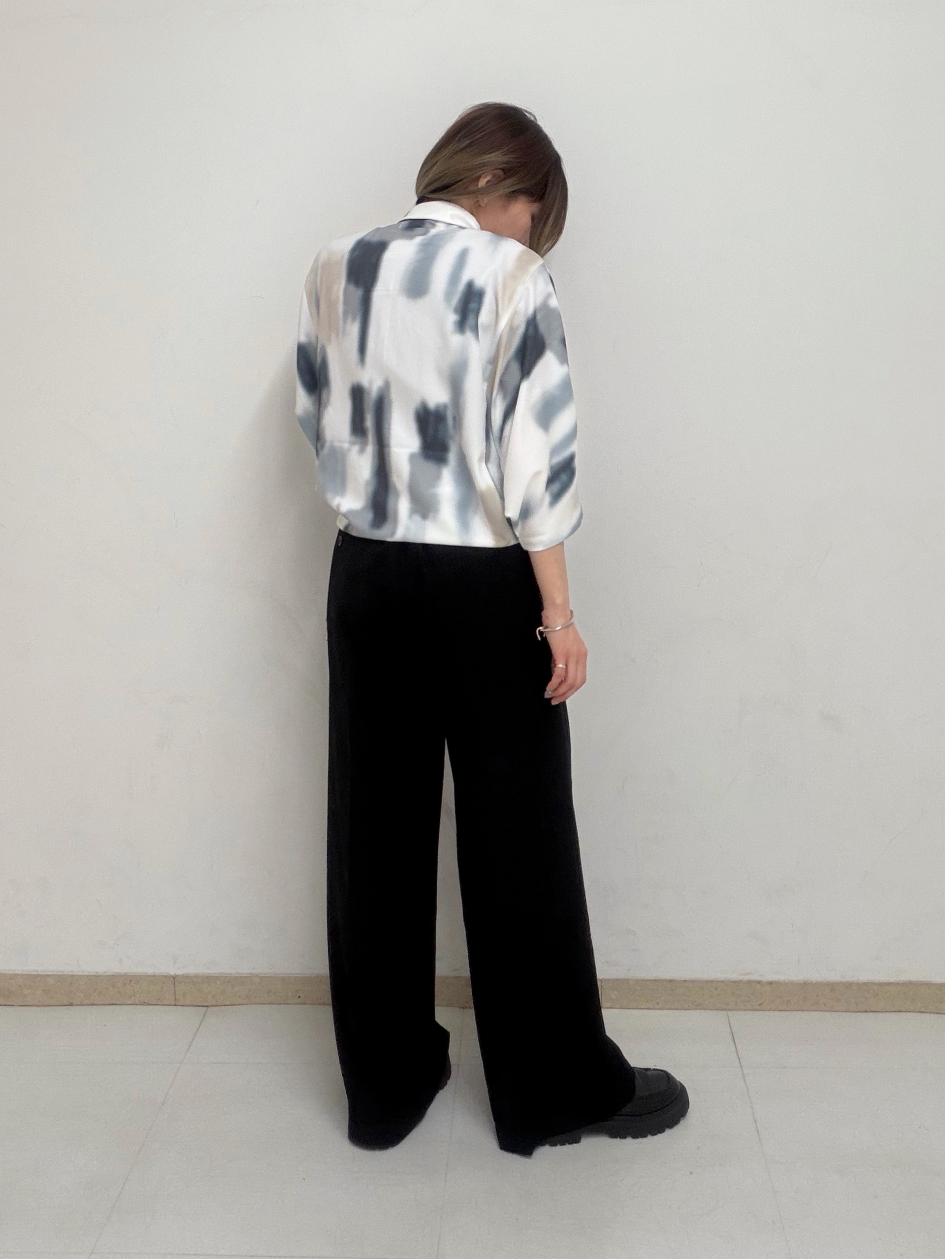 nori さんの「tk.TAKEO KIKUCHI｜【今、売れています。】アブストラクトドルマンとろみシャツ/さらっとタッチ/ドレープ/美シルエット/総」を使ったコーディネート
