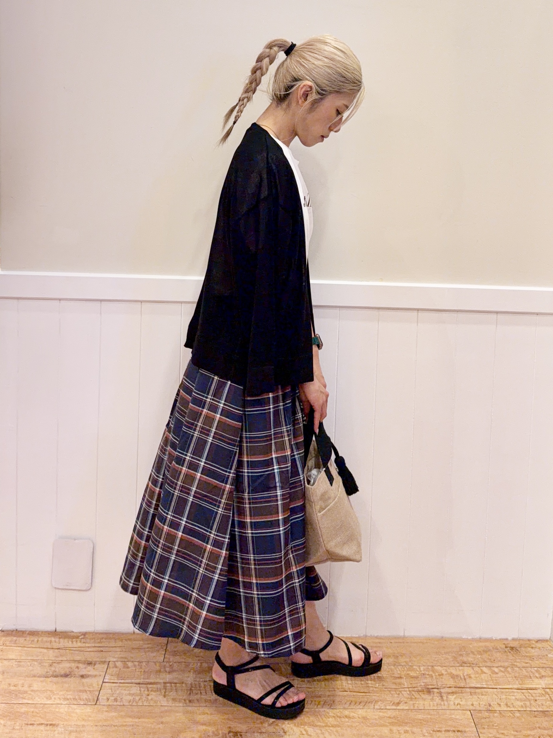 みりのさんの「SHOO･LA･RUE｜【洗濯機可/S-LL】オンにもオフにも マルチに使えるボタンレスカーディガン」を使ったコーディネート