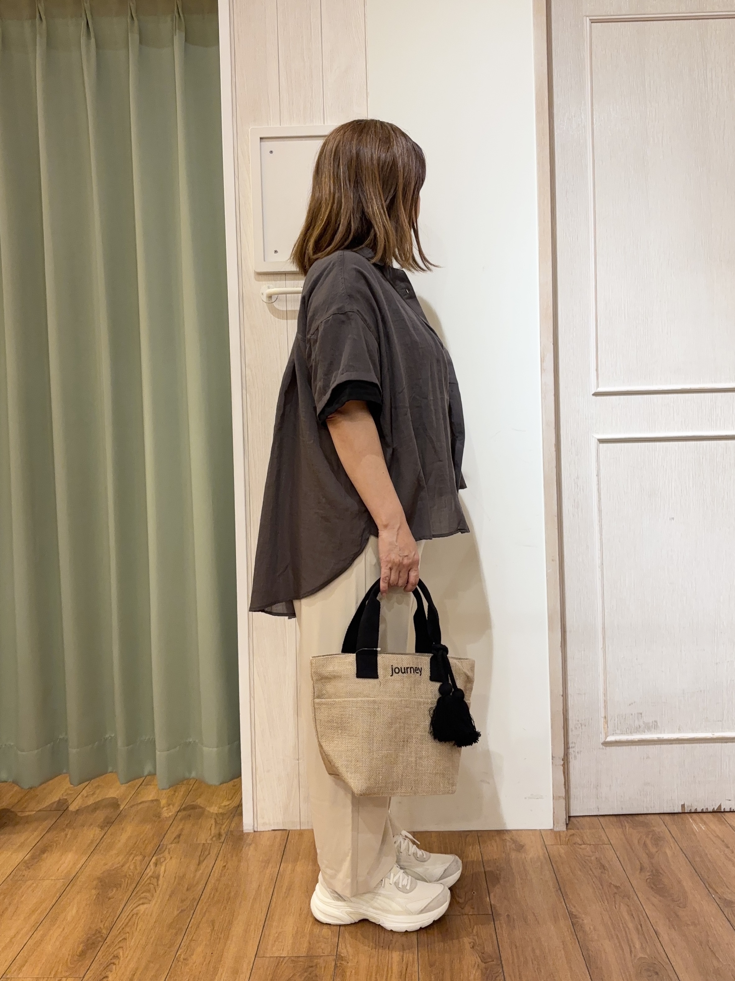 eさんの「SHOO･LA･RUE｜ヒップがすっぽり隠れる やわらか5分袖シアーシャツ」を使ったコーディネート
