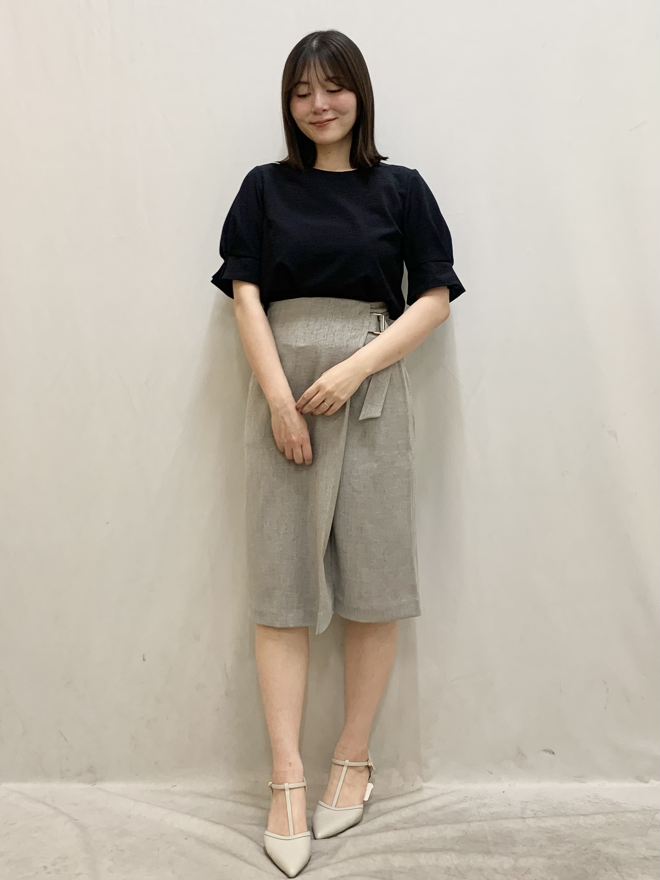 kasumiさんの「index｜《8色展開／XS-LLサイズ》タックパフスリーブブラウス【洗濯機洗い可／吸水速乾／防シワ／抗ピル】」を使ったコーディネート