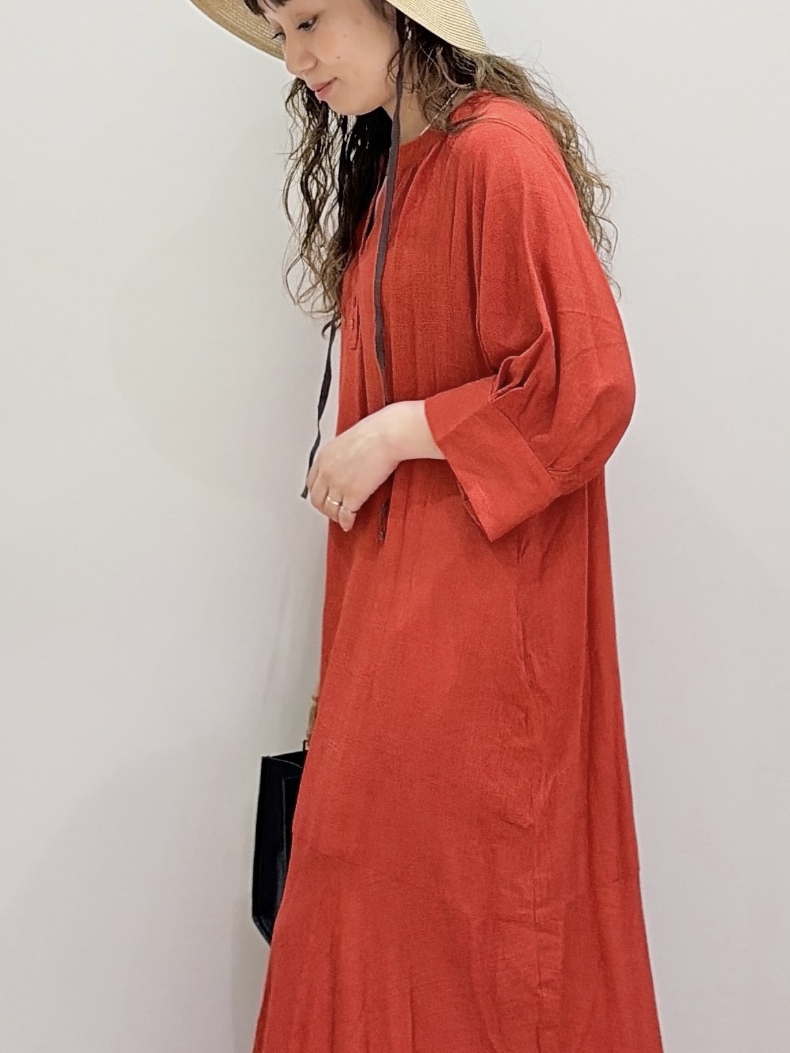 risayanさんの「OPAQUE.CLIP｜キーネックロングワンピース【洗える】」を使ったコーディネート
