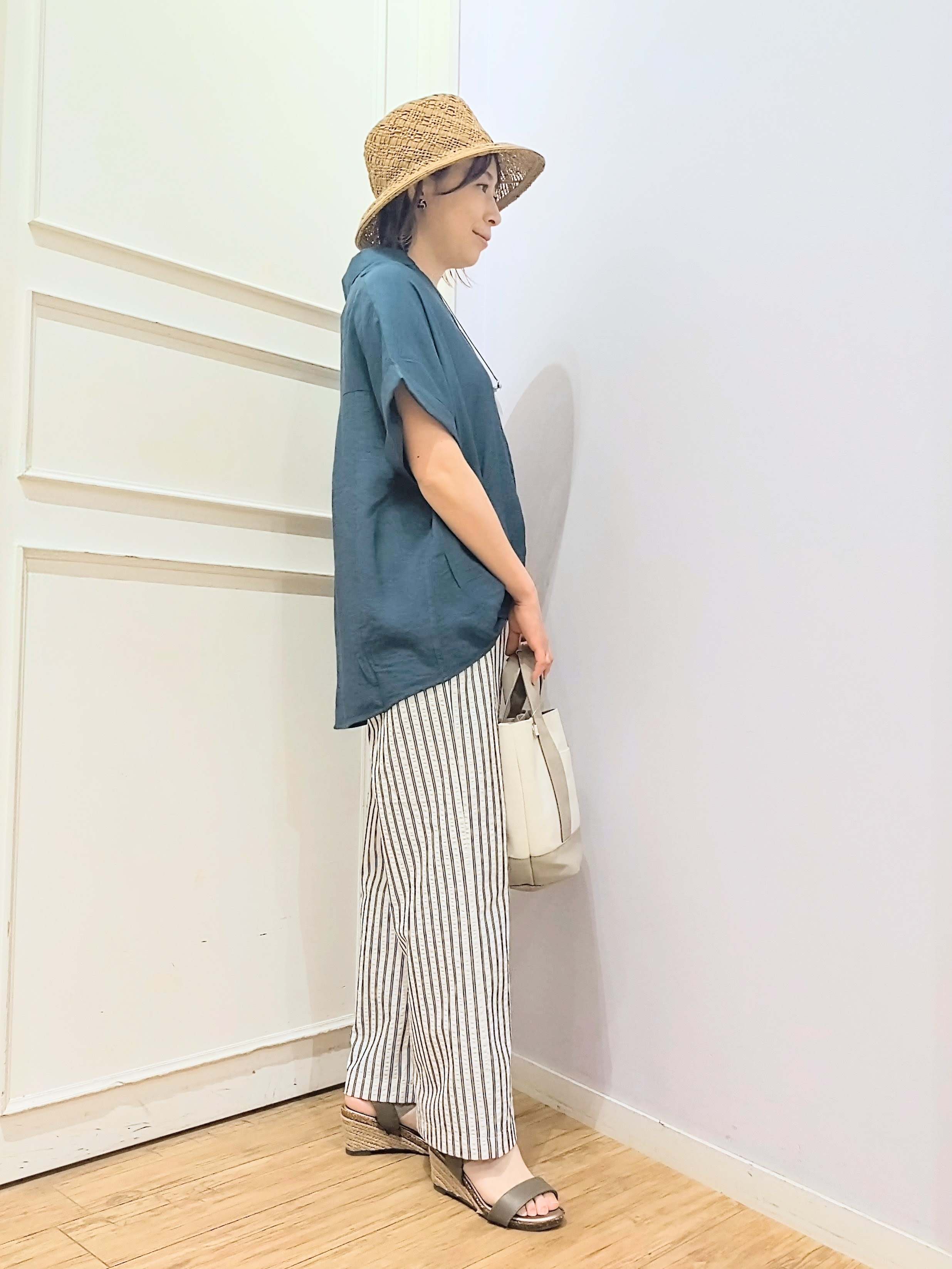 miomioさんの「SHOO･LA･RUE｜【S-LL/洗濯機可】インせず着られる 裾タック スキッパーシャツ」を使ったコーディネート