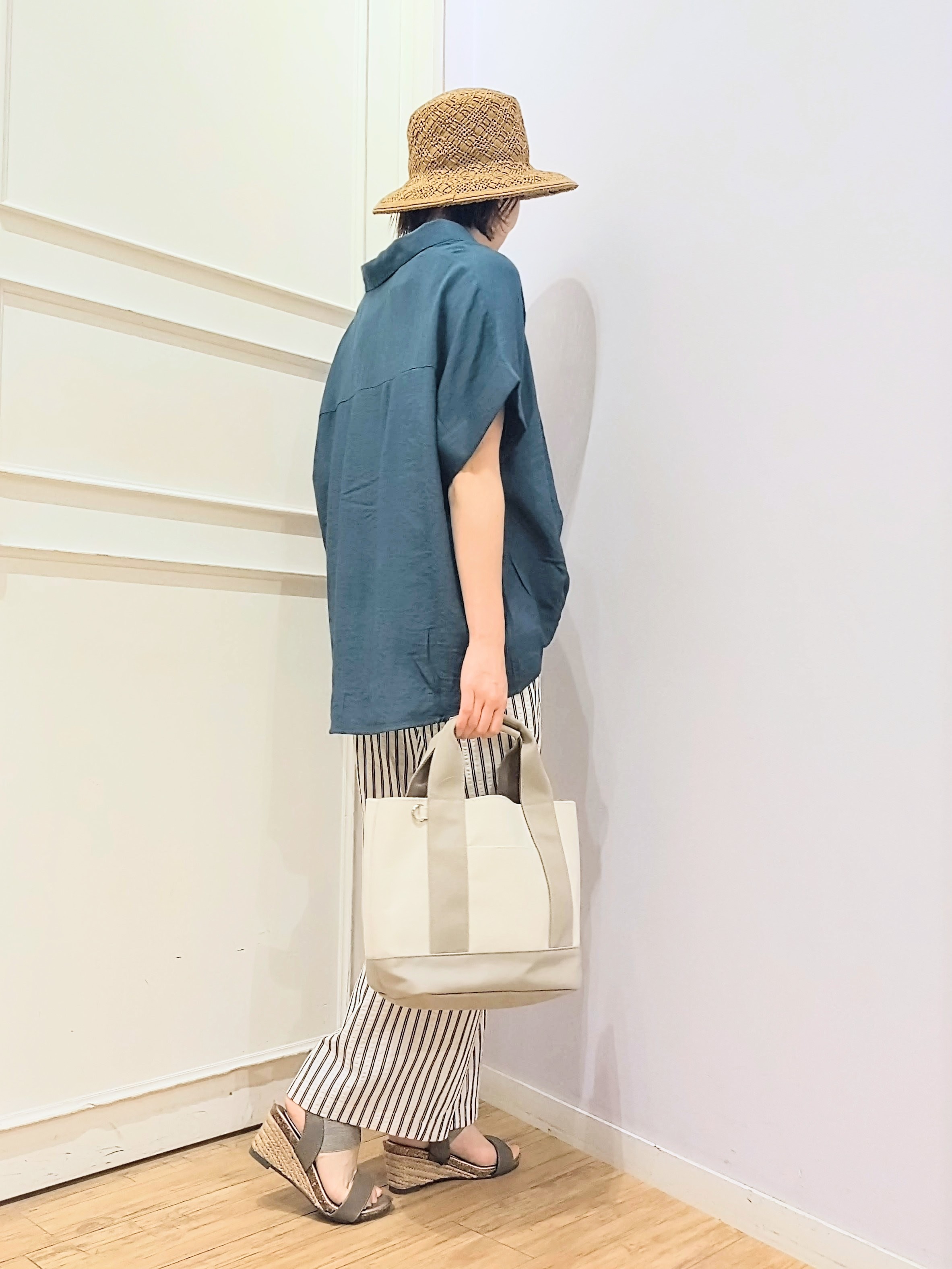 miomioさんの「SHOO･LA･RUE｜【S-LL/洗濯機可】インせず着られる 裾タック スキッパーシャツ」を使ったコーディネート