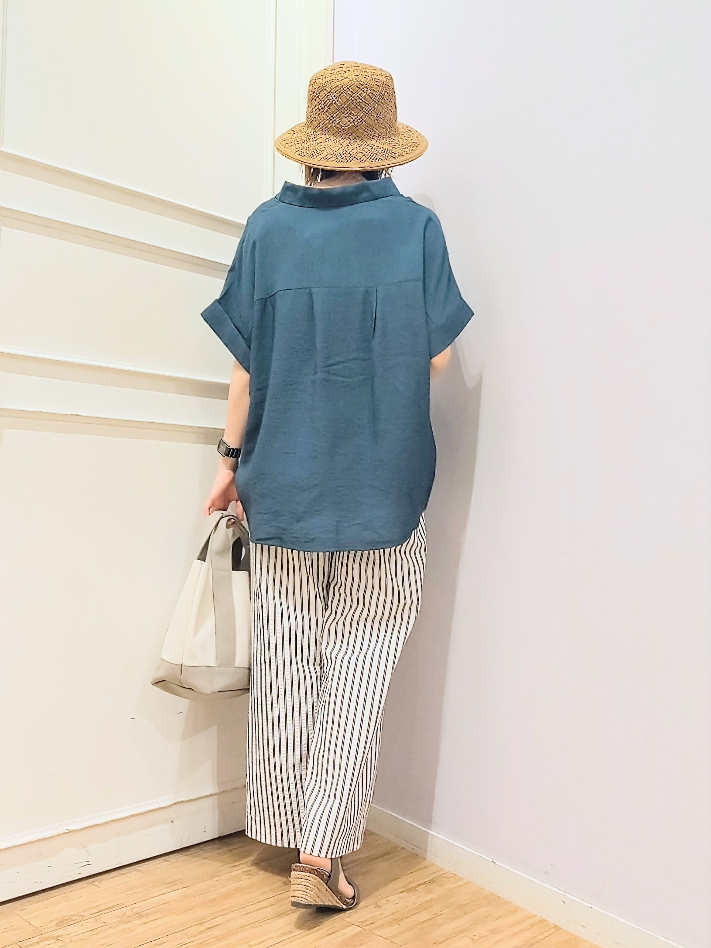miomioさんの「SHOO･LA･RUE｜【S-LL/洗濯機可】インせず着られる 裾タック スキッパーシャツ」を使ったコーディネート