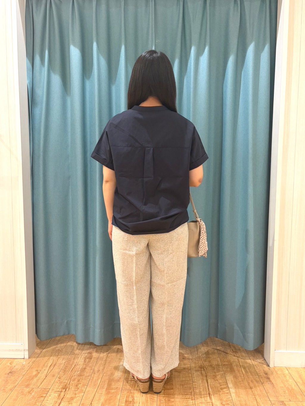 Miさんの「SHOO･LA･RUE｜【通気性〇/UV/S-LL】風が通り抜ける 半袖バンドカラーシアーシャツ」を使ったコーディネート