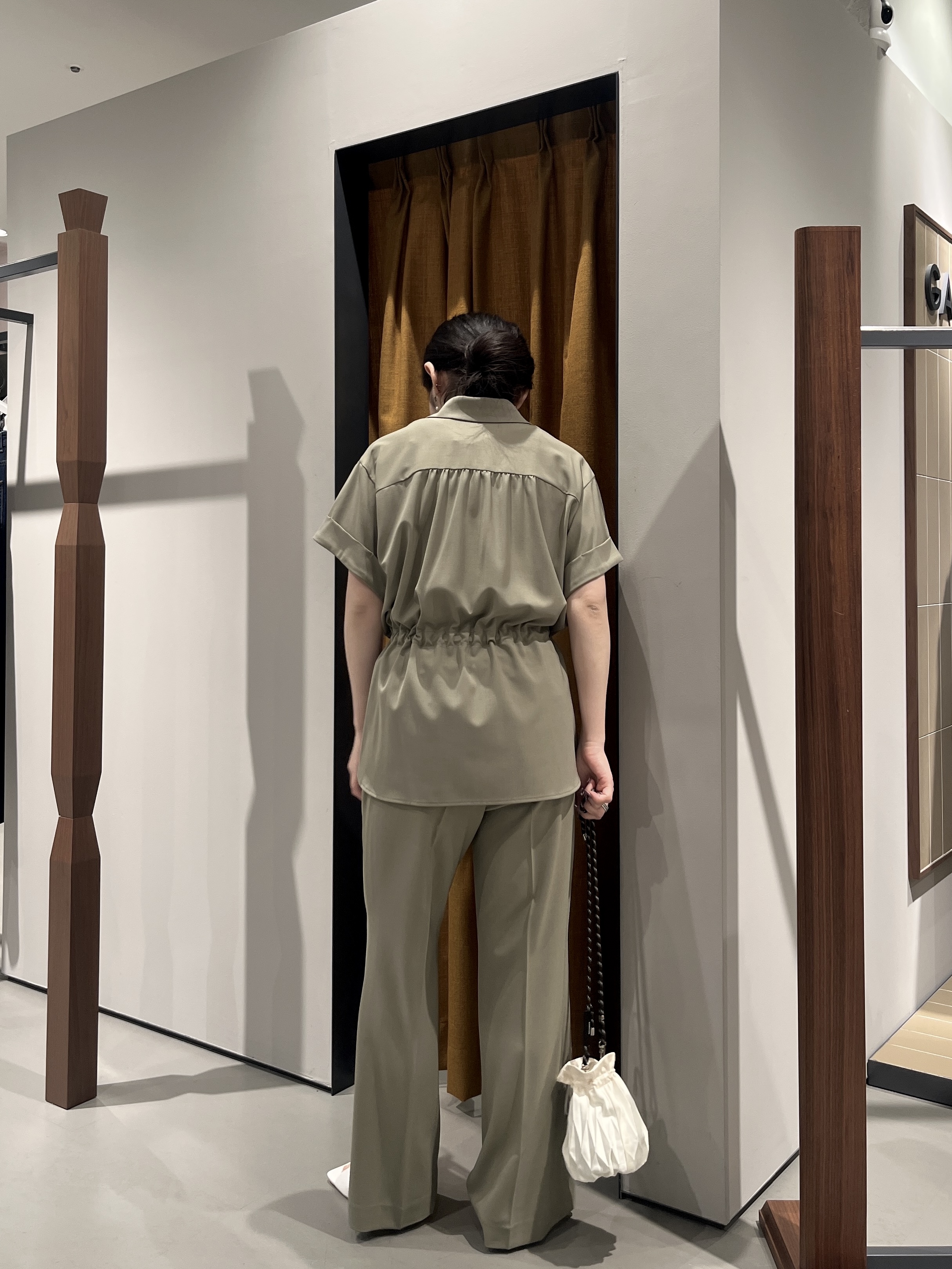 Uminoさんの「INDIVI｜Comfy SET UP｜サファリシャツ【セットアップ対応／通勤／カセット服／接触冷感／UVカット】」を使ったコーディネート