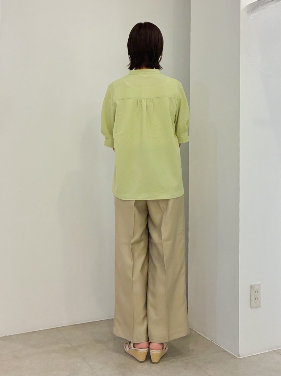 kanakoさんの「grove｜【貴島明日香さん着用/体型カバー】ON・OFF使えるスモッキングタックブラウス」を使ったコーディネート