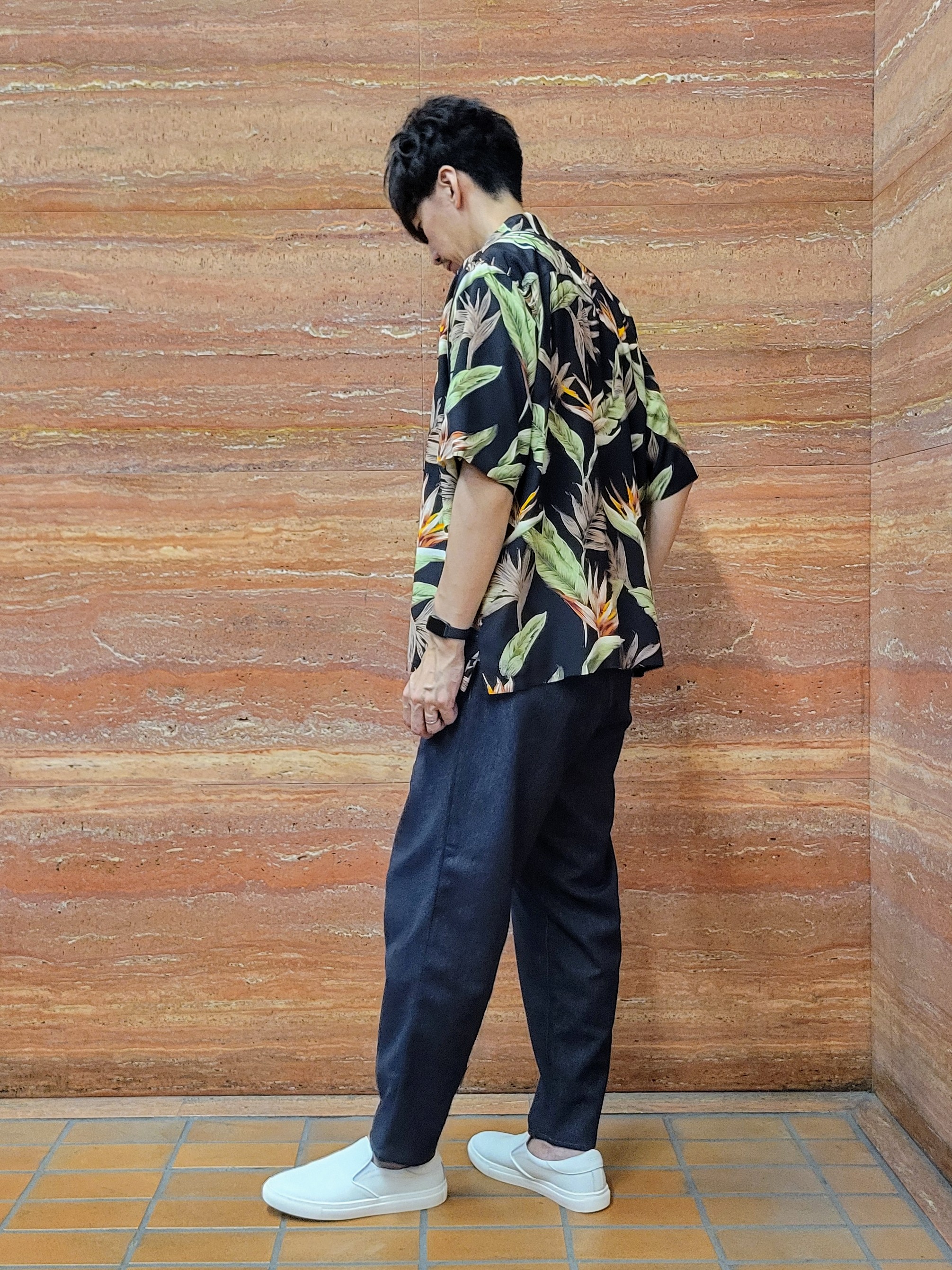 piroyaさんの「TAKEO KIKUCHI｜【BOWLER HAT LABEL】トロピカルフローラル レーヨンシャツ」を使ったコーディネート