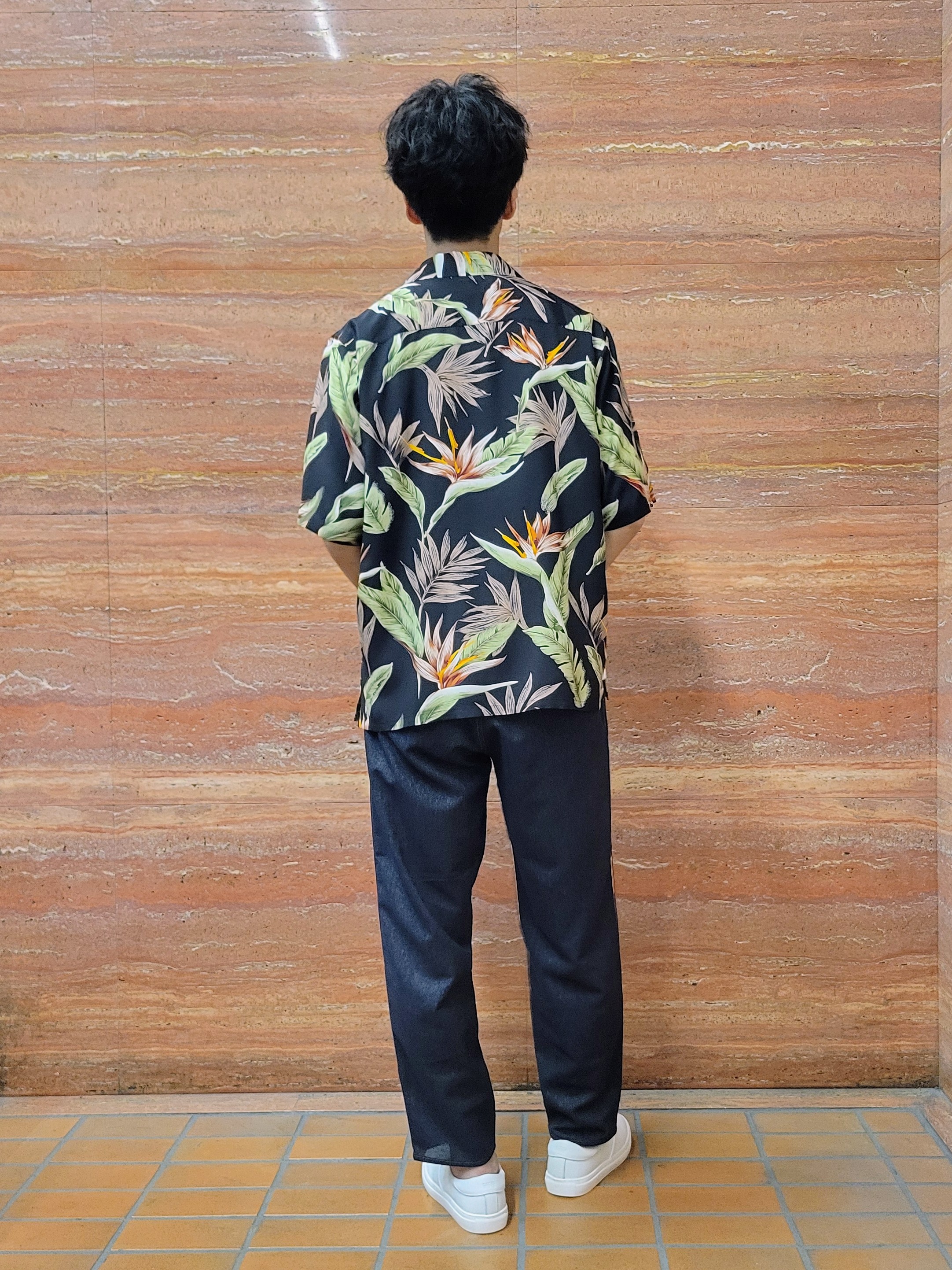 piroyaさんの「TAKEO KIKUCHI｜【BOWLER HAT LABEL】トロピカルフローラル レーヨンシャツ」を使ったコーディネート