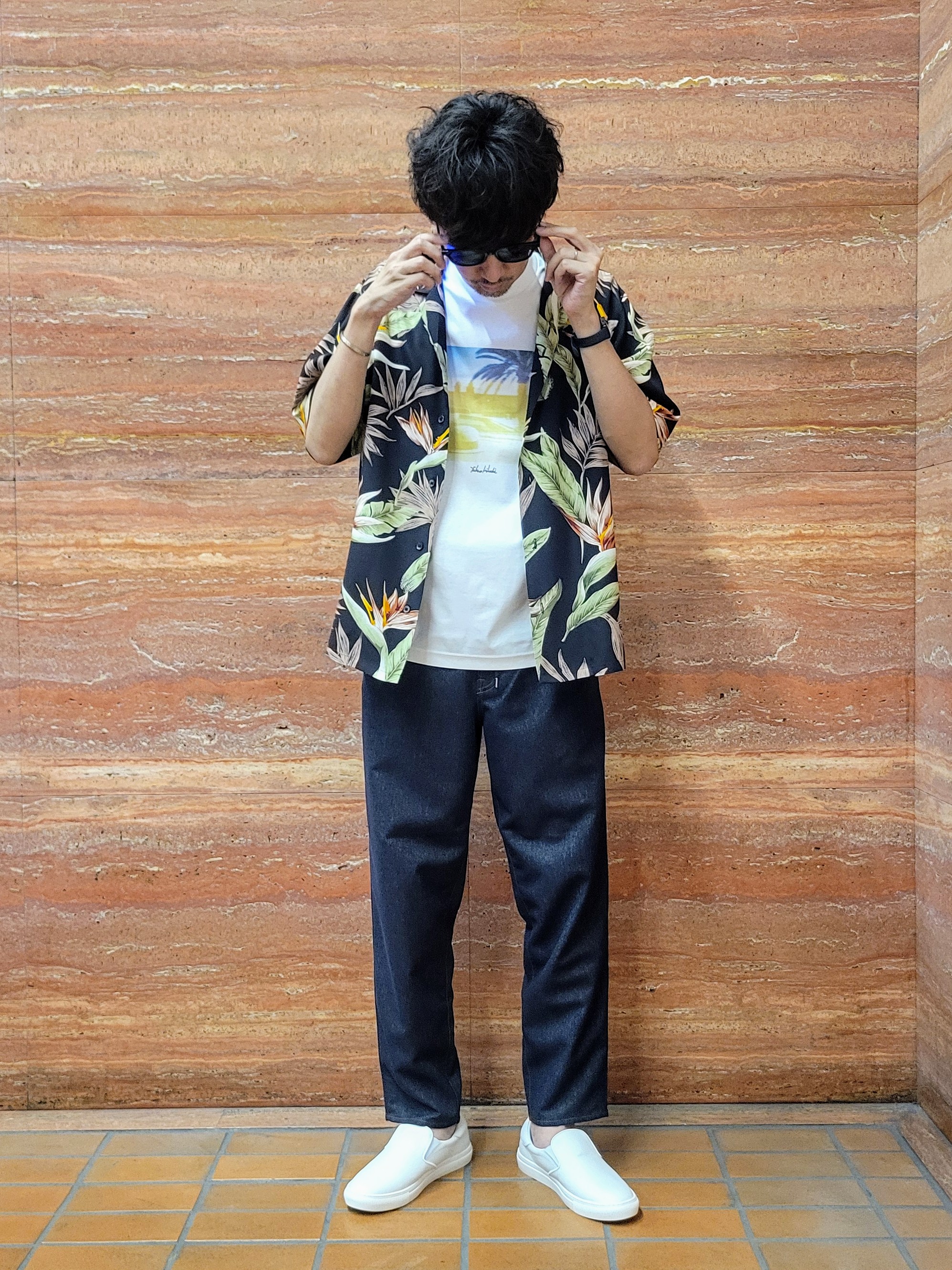 piroyaさんの「TAKEO KIKUCHI｜【BOWLER HAT LABEL】トロピカルフローラル レーヨンシャツ」を使ったコーディネート