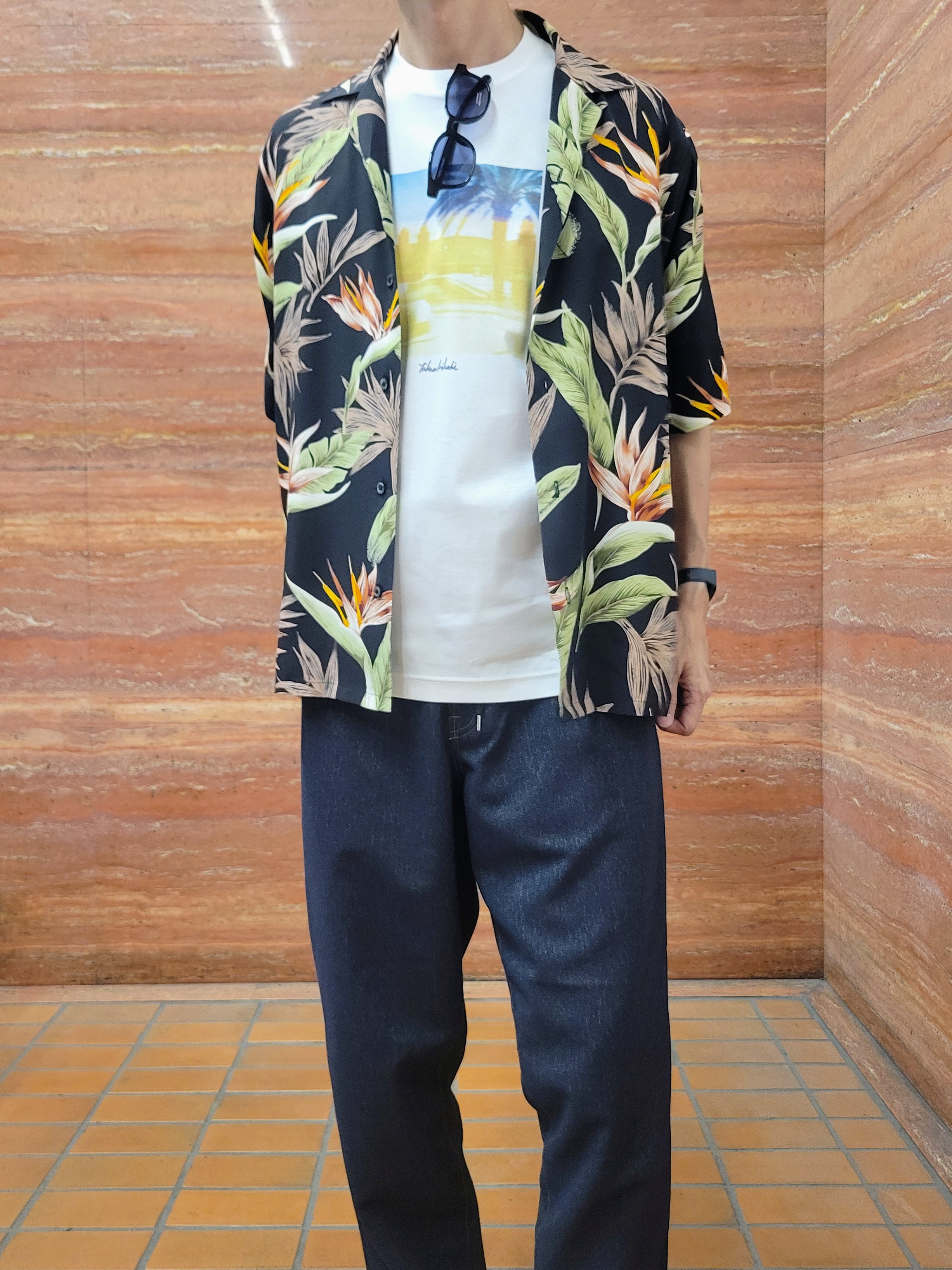 piroyaさんの「TAKEO KIKUCHI｜【BOWLER HAT LABEL】トロピカルフローラル レーヨンシャツ」を使ったコーディネート