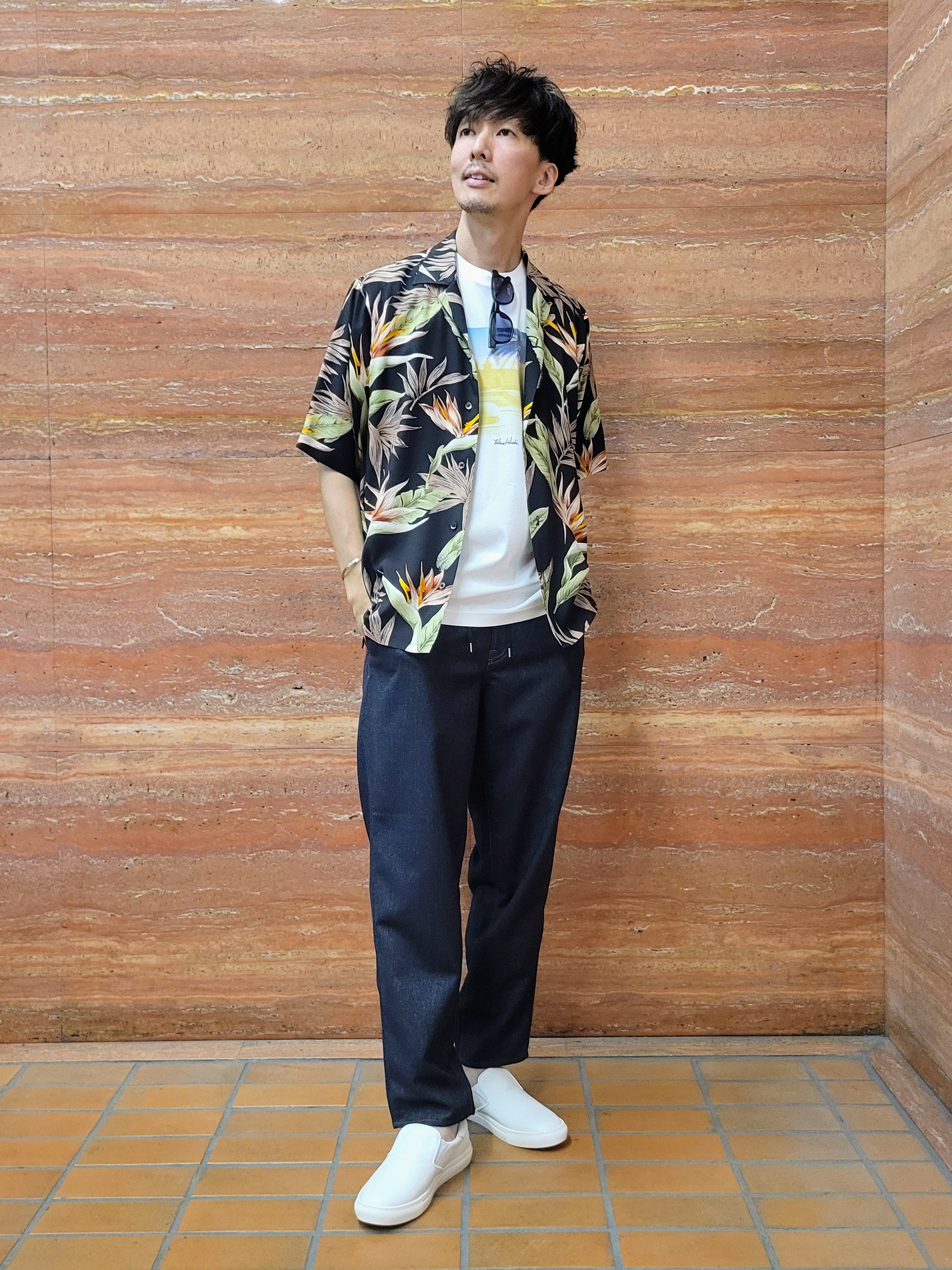 piroyaさんの「TAKEO KIKUCHI｜【BOWLER HAT LABEL】トロピカルフローラル レーヨンシャツ」を使ったコーディネート
