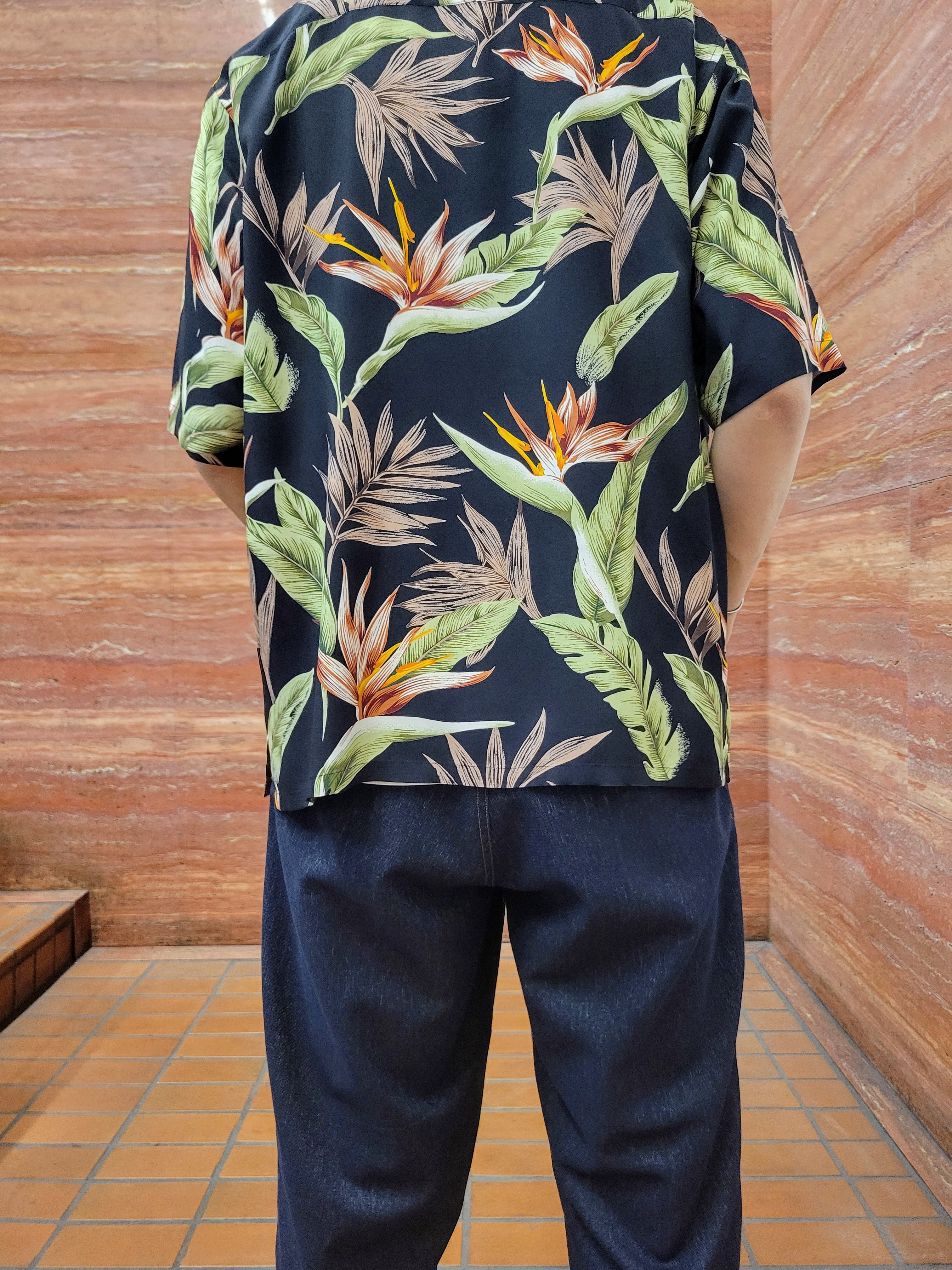piroyaさんの「TAKEO KIKUCHI｜【BOWLER HAT LABEL】トロピカルフローラル レーヨンシャツ」を使ったコーディネート