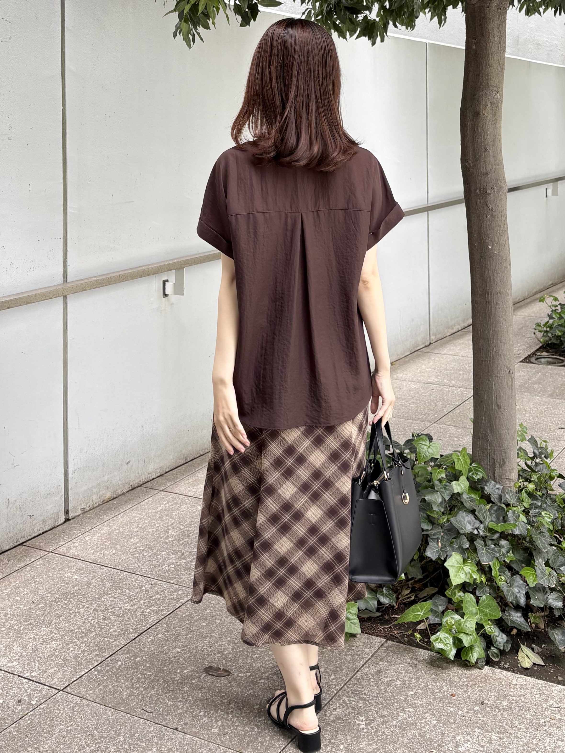 みさかさんの「index｜【接触冷感】ダブルポケットスキッパーブラウス《吸水速乾／防シワ／洗濯機OK／S～3L／7col》」を使ったコーディネート