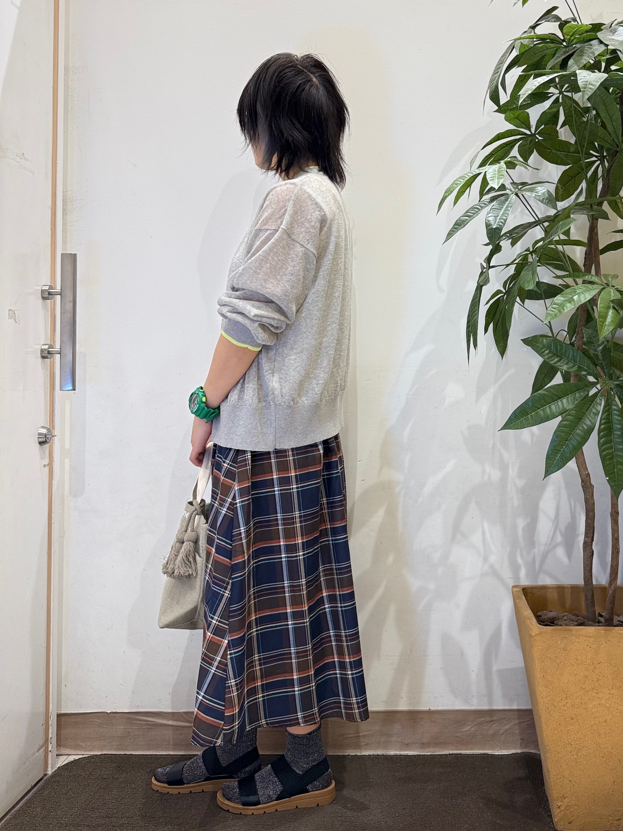 misakiさんの「SHOO･LA･RUE｜【S-LL/洗濯機可】冷房、日焼け対策に 配色シアーカーディガン」を使ったコーディネート