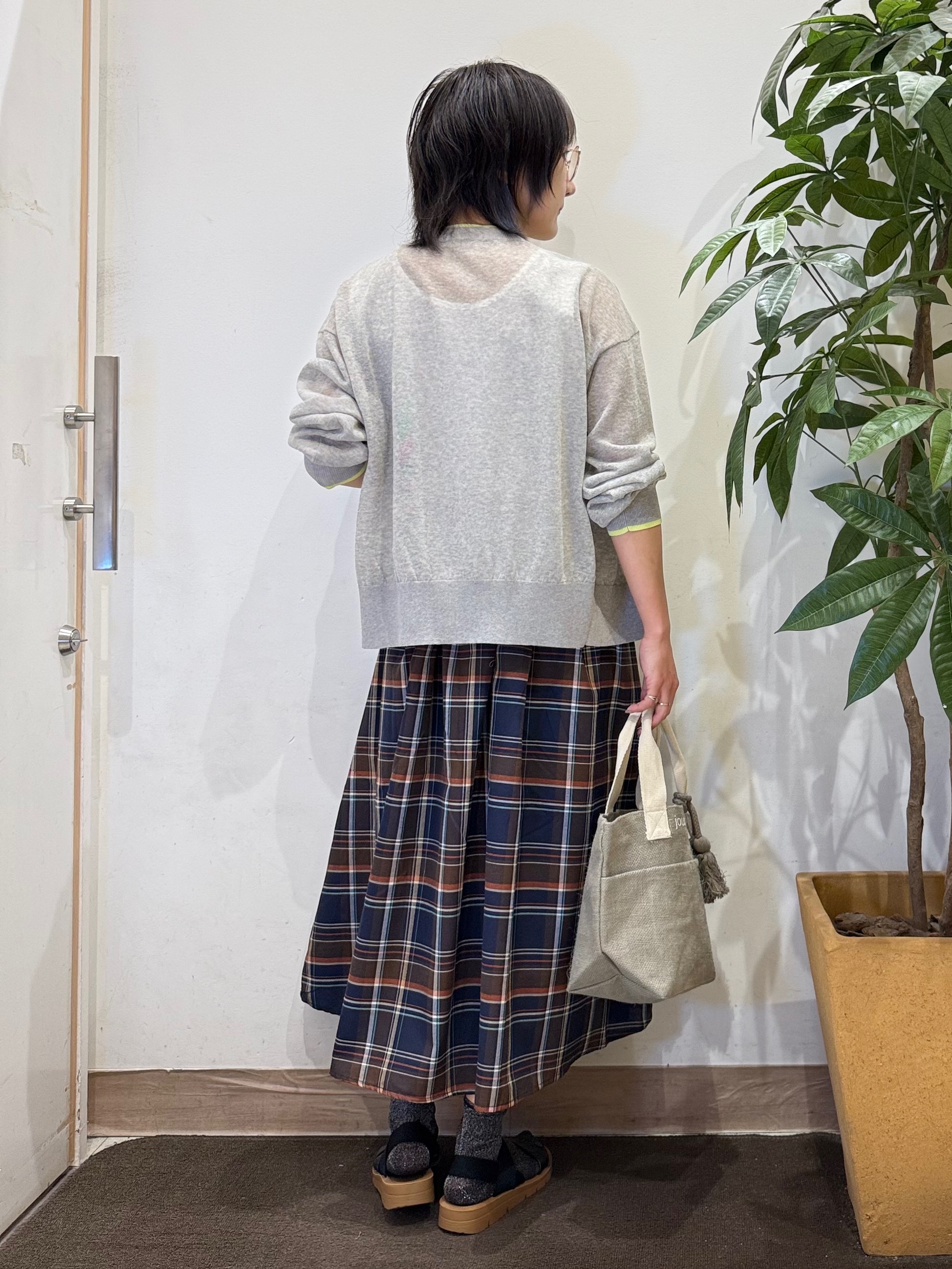 misakiさんの「SHOO･LA･RUE｜【S-LL/洗濯機可】冷房、日焼け対策に 配色シアーカーディガン」を使ったコーディネート