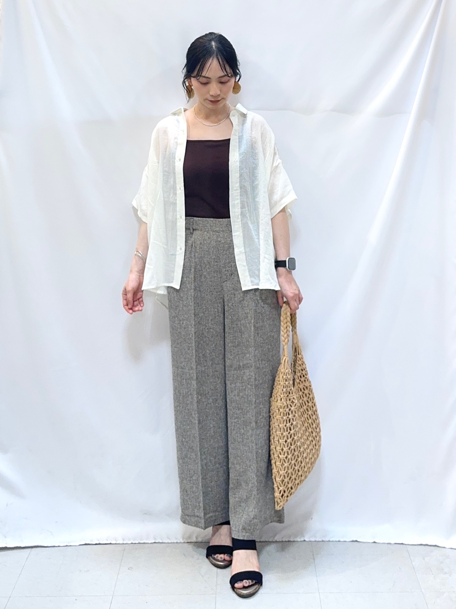 𝐇𝐢𝐫𝐨𝐦𝐢さんの「SHOO･LA･RUE｜ヒップがすっぽり隠れる やわらか5分袖シアーシャツ」を使ったコーディネート