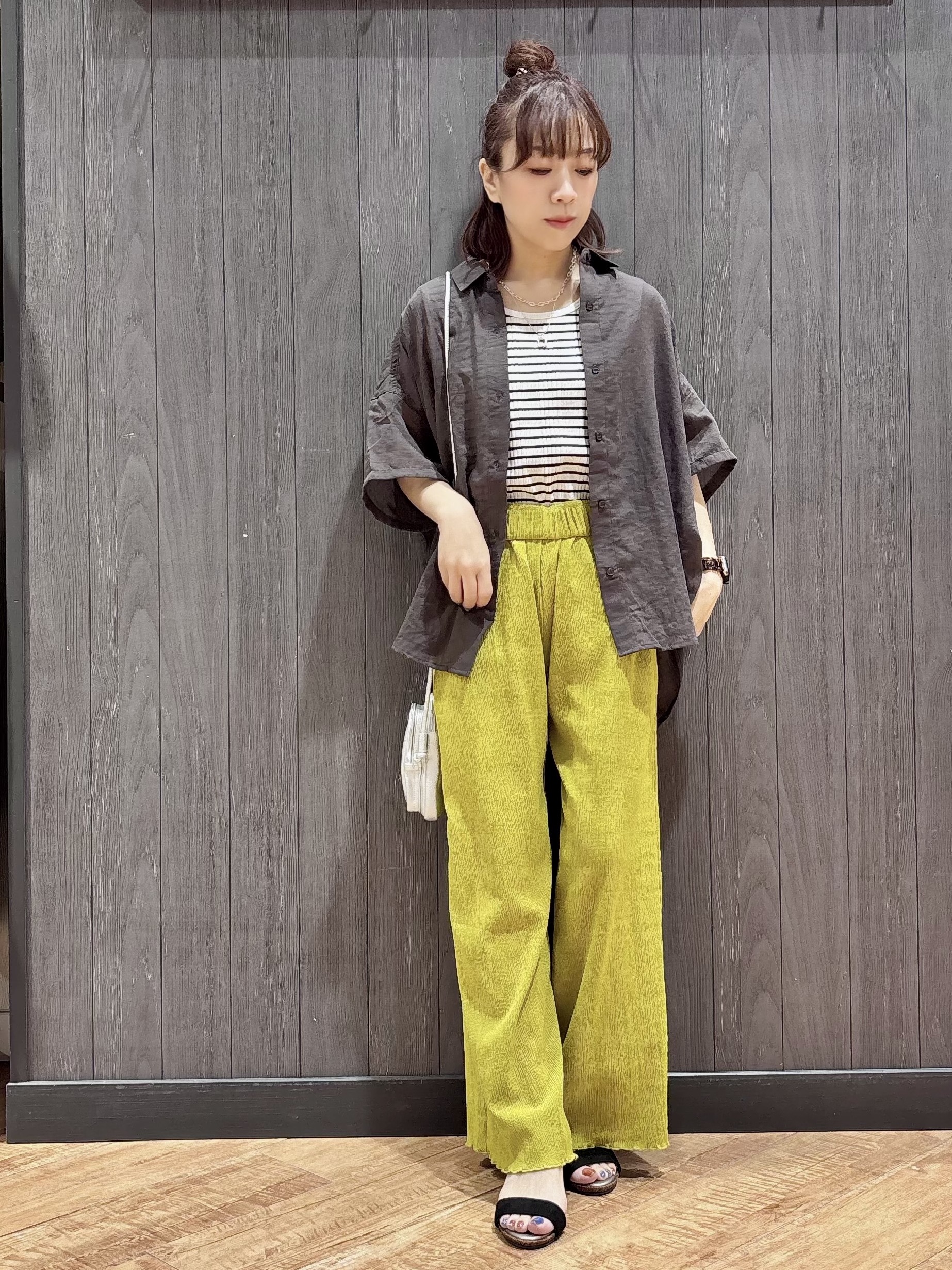 meiさんの「SHOO･LA･RUE｜ヒップがすっぽり隠れる やわらか5分袖シアーシャツ」を使ったコーディネート