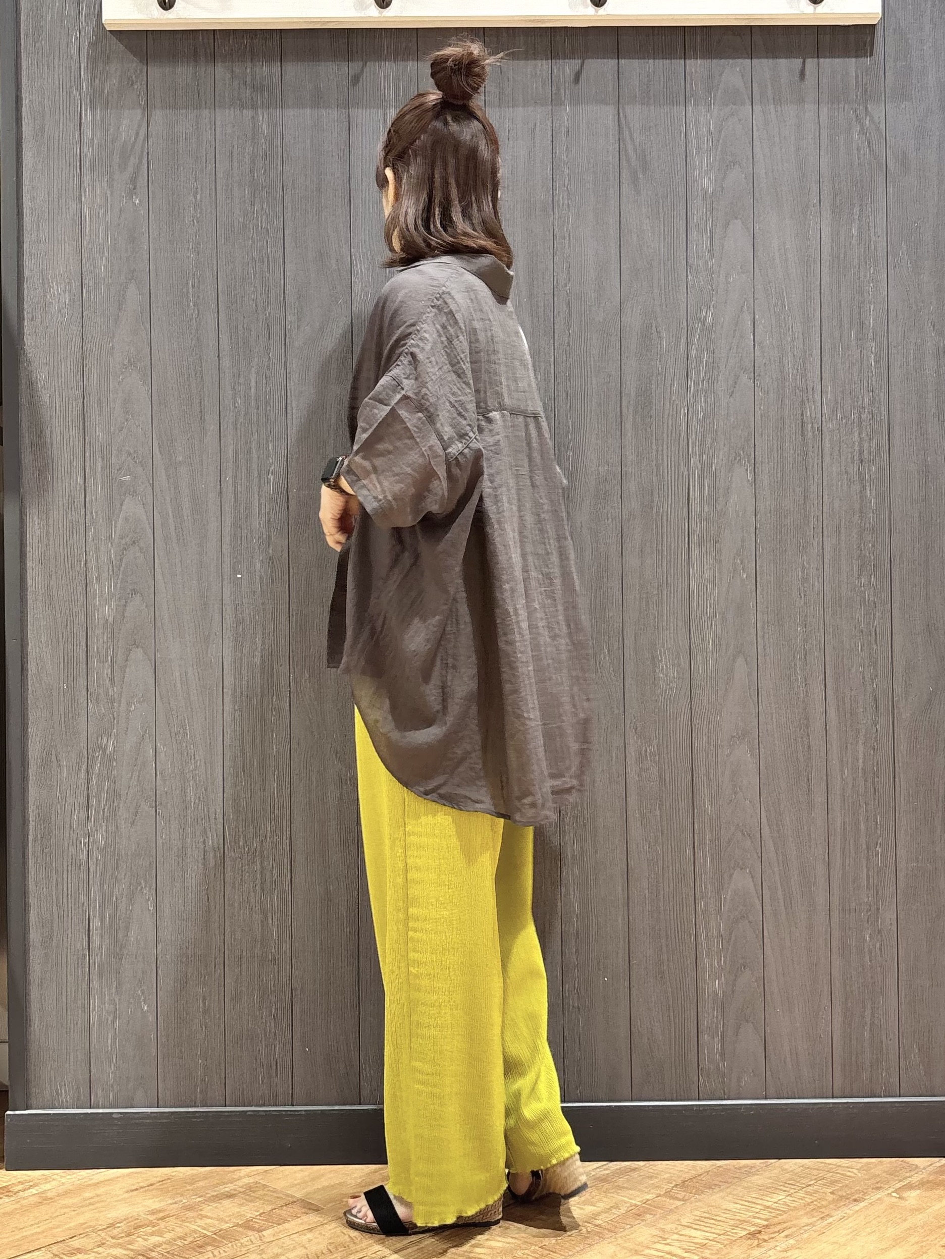 meiさんの「SHOO･LA･RUE｜ヒップがすっぽり隠れる やわらか5分袖シアーシャツ」を使ったコーディネート