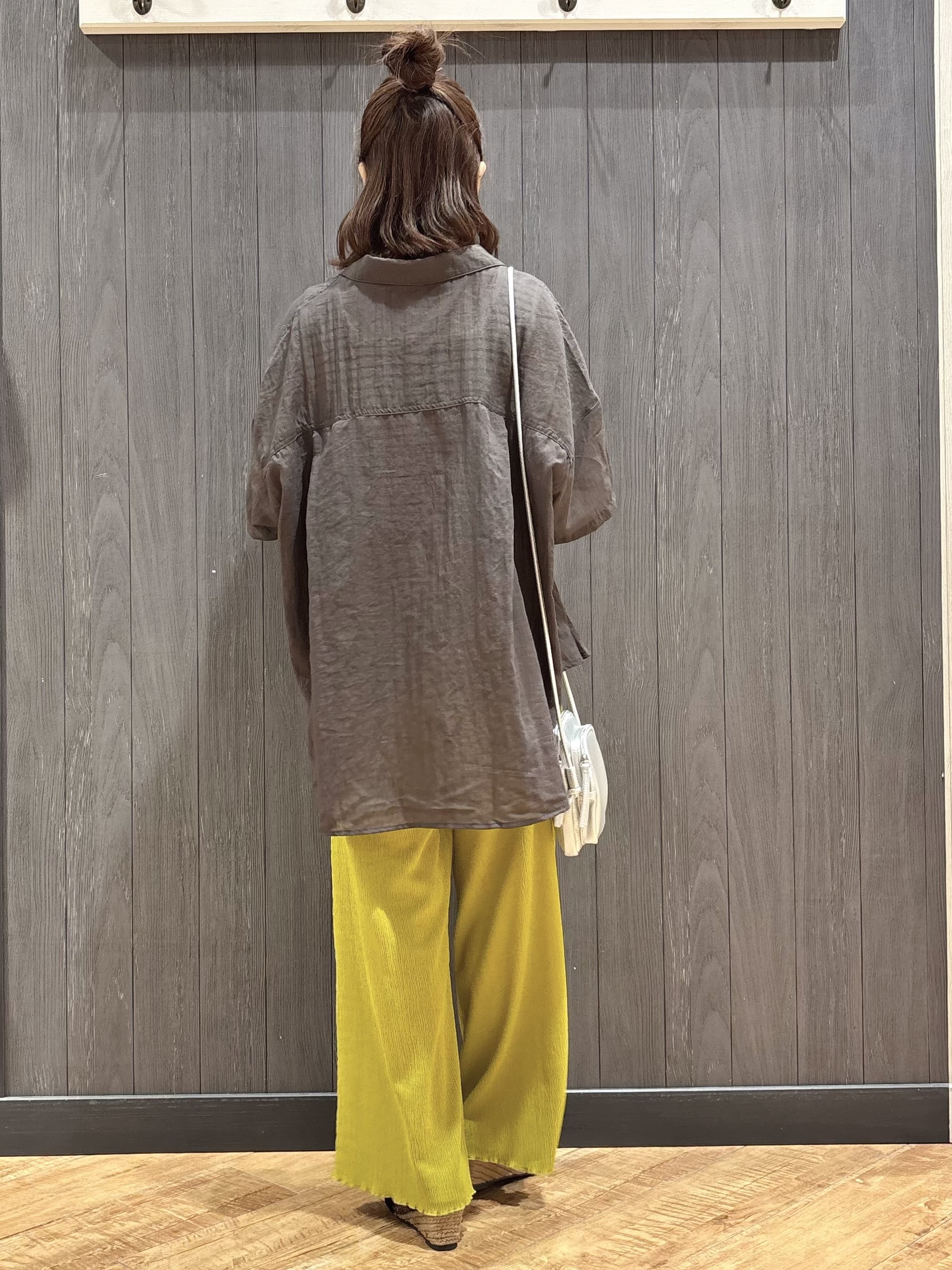 meiさんの「SHOO･LA･RUE｜ヒップがすっぽり隠れる やわらか5分袖シアーシャツ」を使ったコーディネート