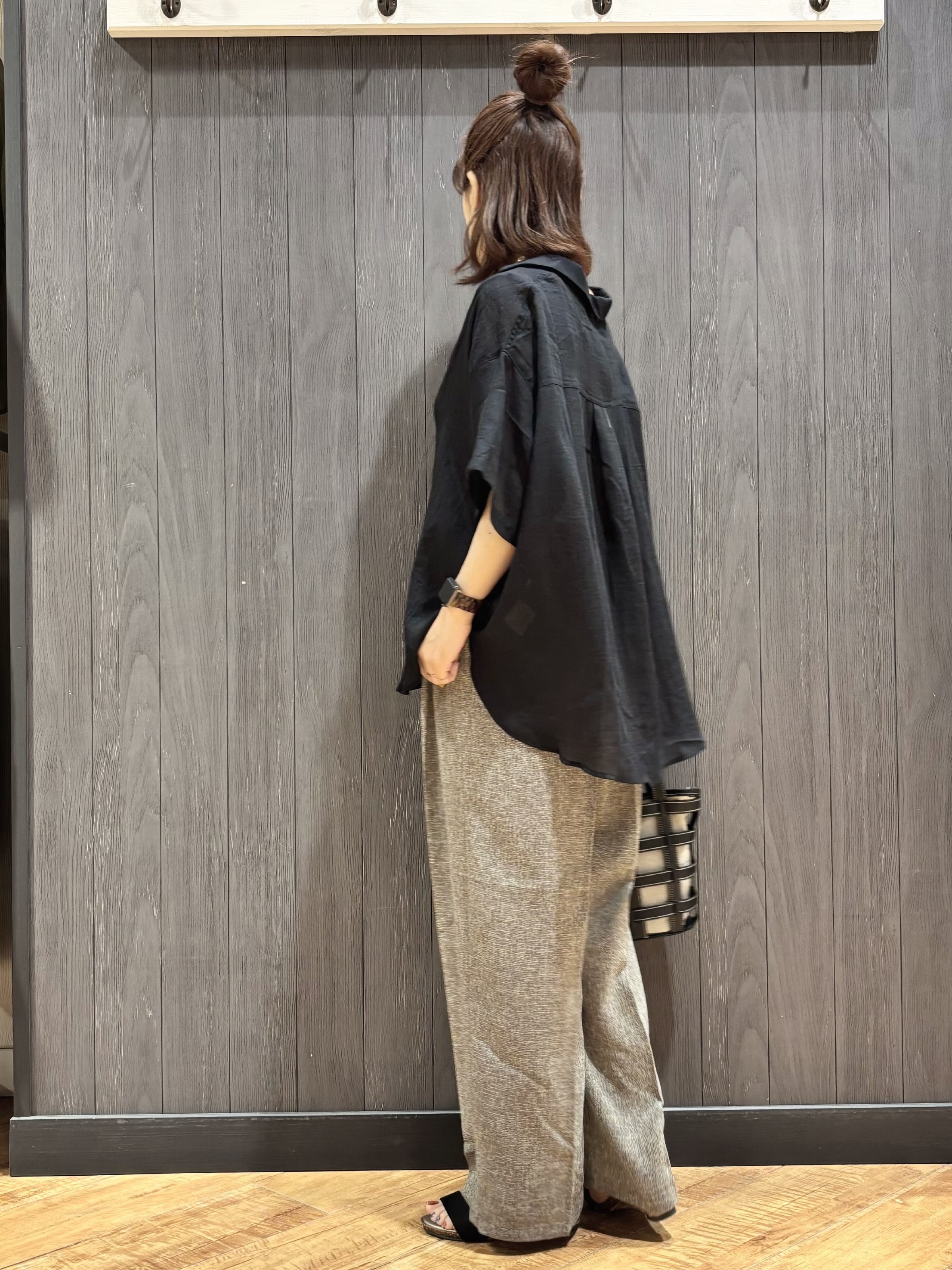 meiさんの「SHOO･LA･RUE｜【S-LL】ナチュラルに決まる 半袖シアーシャツジャケット」を使ったコーディネート