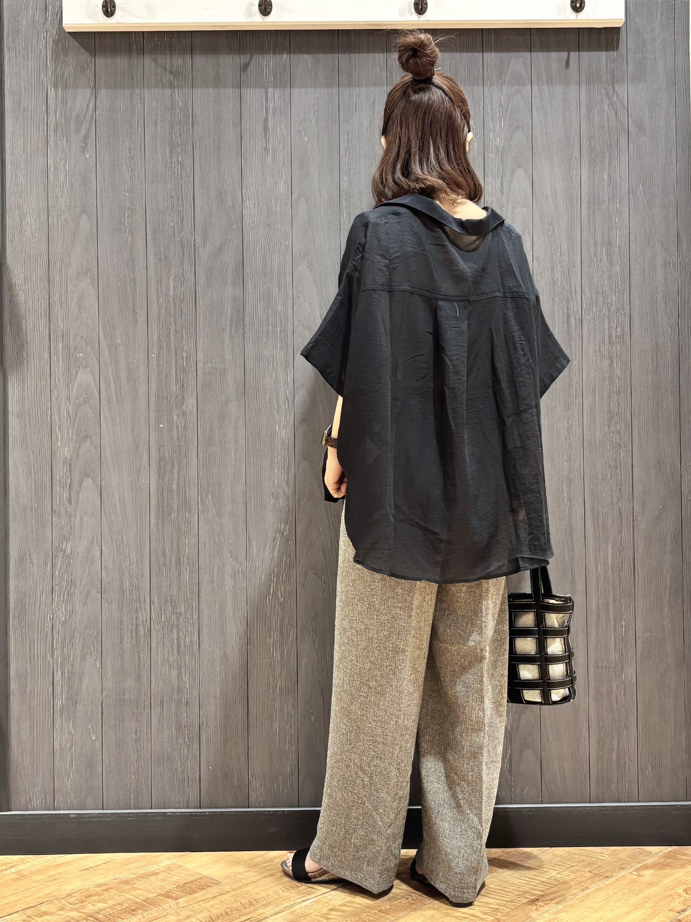 meiさんの「SHOO･LA･RUE｜【S-LL】ナチュラルに決まる 半袖シアーシャツジャケット」を使ったコーディネート