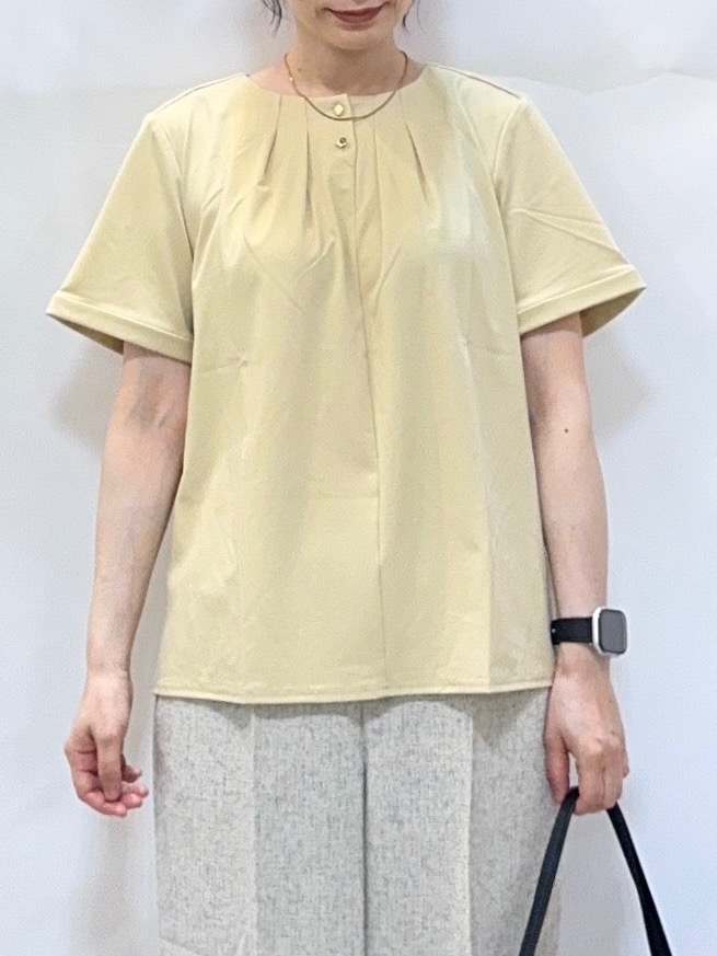 𝐇𝐢𝐫𝐨𝐦𝐢さんの「SHOO･LA･RUE｜【洗濯後しわになりにくい/UV/S-LL】Tシャツ感覚できれい見え タックブラウス」を使ったコーディネート