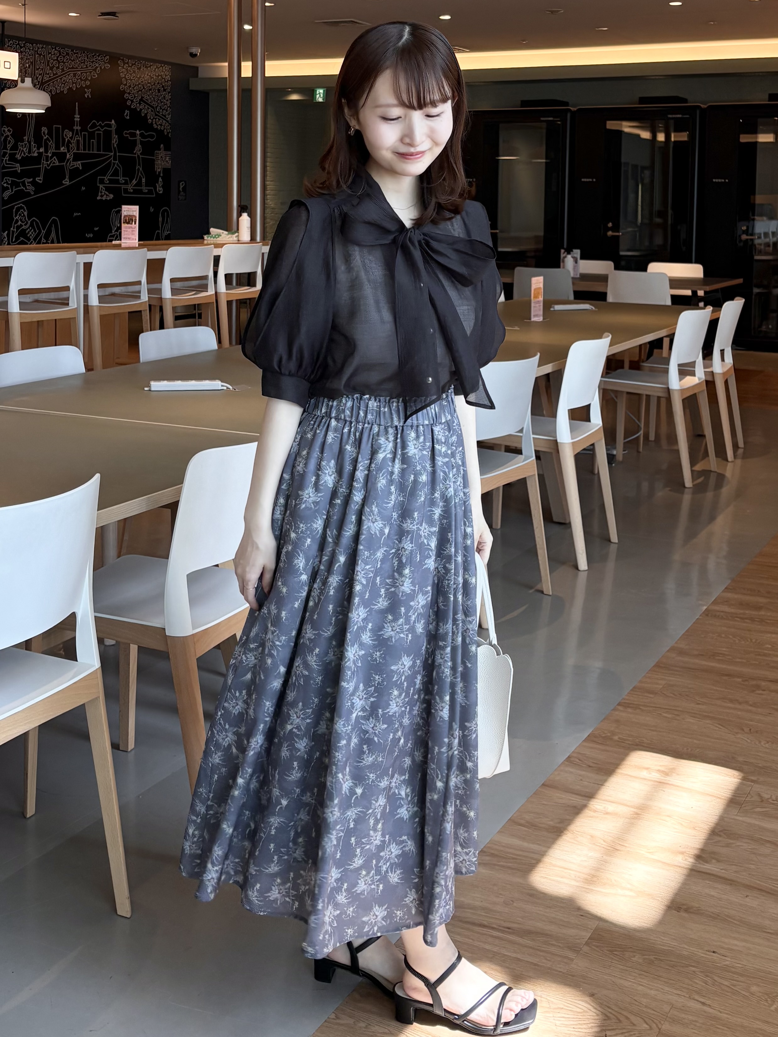 みさかさんの「index｜【マツコの知らない世界で紹介】オーガンシアーリボンフリルブラウス《洗濯機OK／イージーアイロン》」を使ったコーディネート