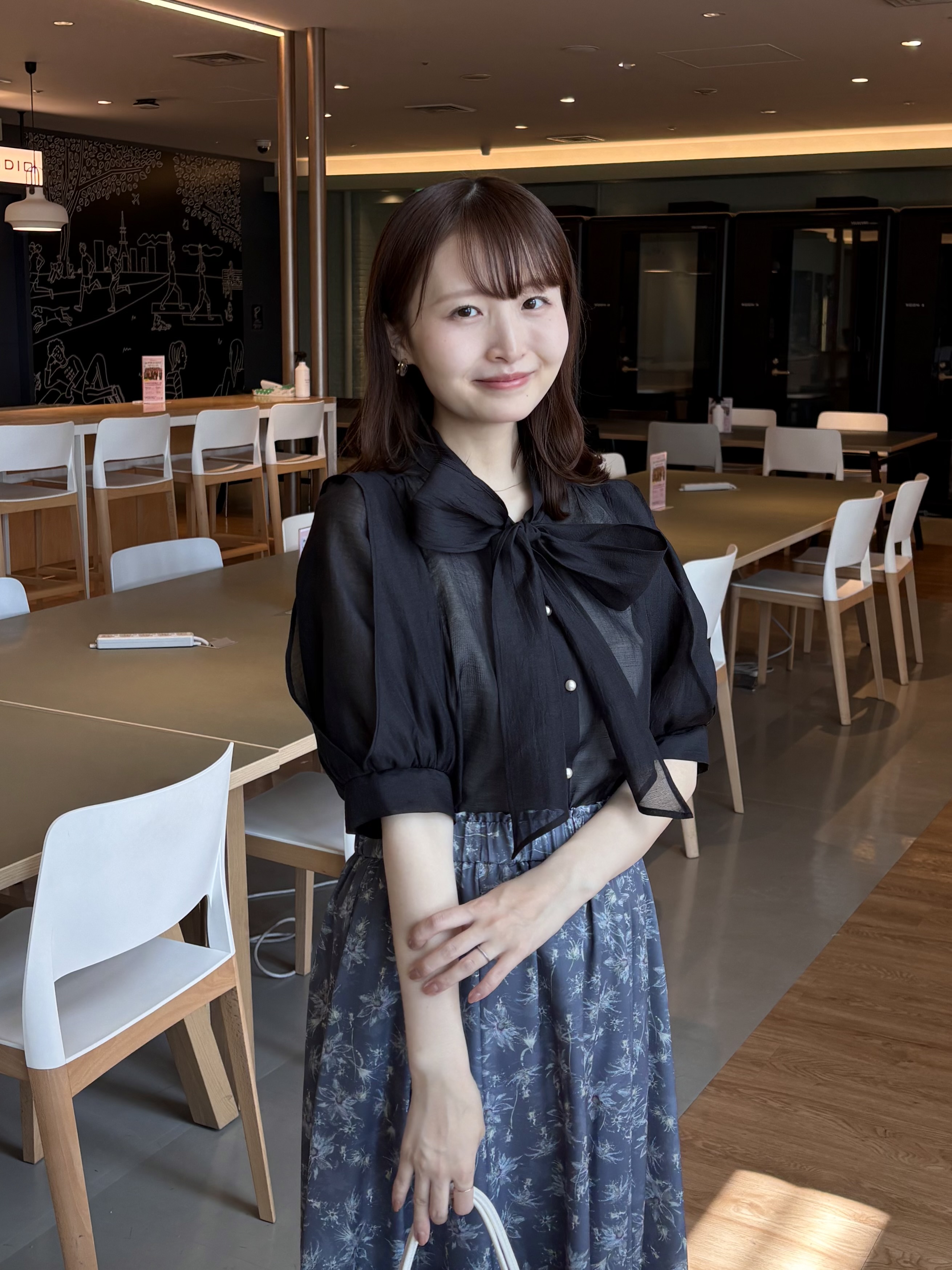 みさかさんの「index｜【マツコの知らない世界で紹介】オーガンシアーリボンフリルブラウス《洗濯機OK／イージーアイロン》」を使ったコーディネート