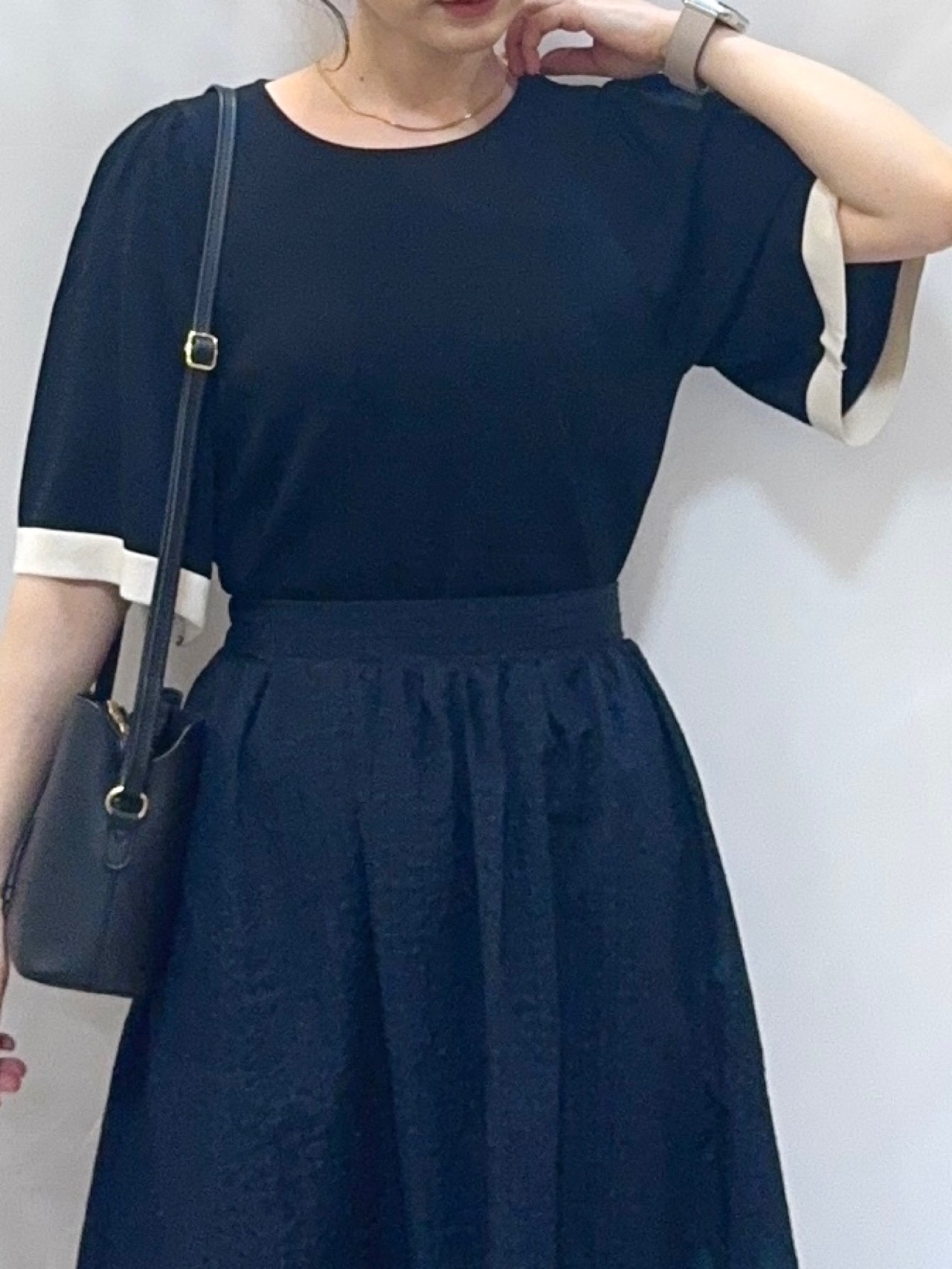 𝐇𝐢𝐫𝐨𝐦𝐢さんの「SHOO･LA･RUE｜【毎日洗える/UV/S-LL】二の腕かくせる フレアスリーブひらり5分袖ニット」を使ったコーディネート