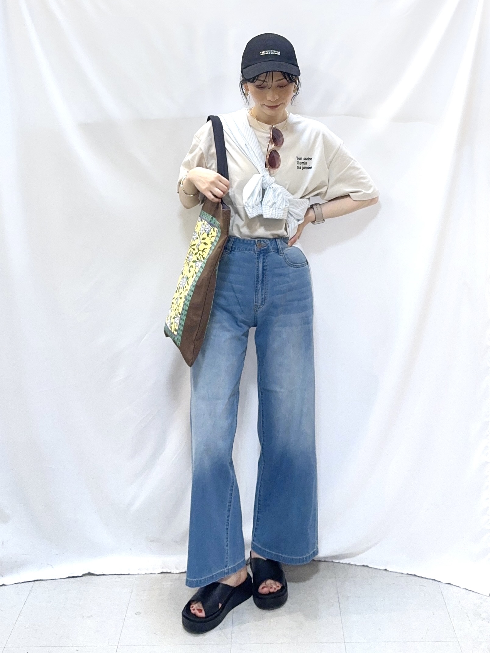 𝐇𝐢𝐫𝐨𝐦𝐢さんの「SHOO･LA･RUE｜【UV/吸水速乾/洗濯後しわになりにくい】ラッシュガードにもなる ストライプシャツ」を使ったコーディネート