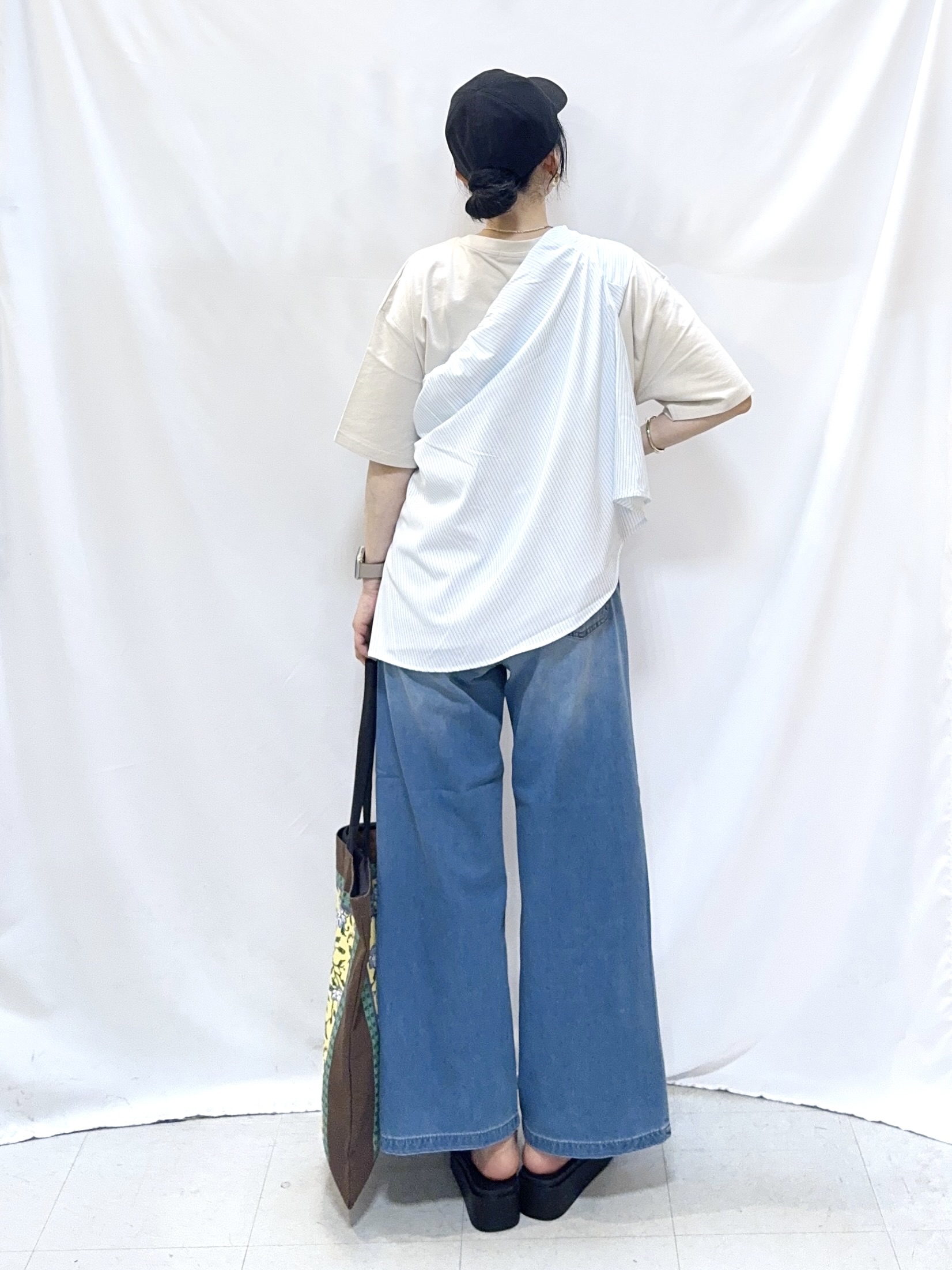 𝐇𝐢𝐫𝐨𝐦𝐢さんの「SHOO･LA･RUE｜【UV/吸水速乾/洗濯後しわになりにくい】ラッシュガードにもなる ストライプシャツ」を使ったコーディネート