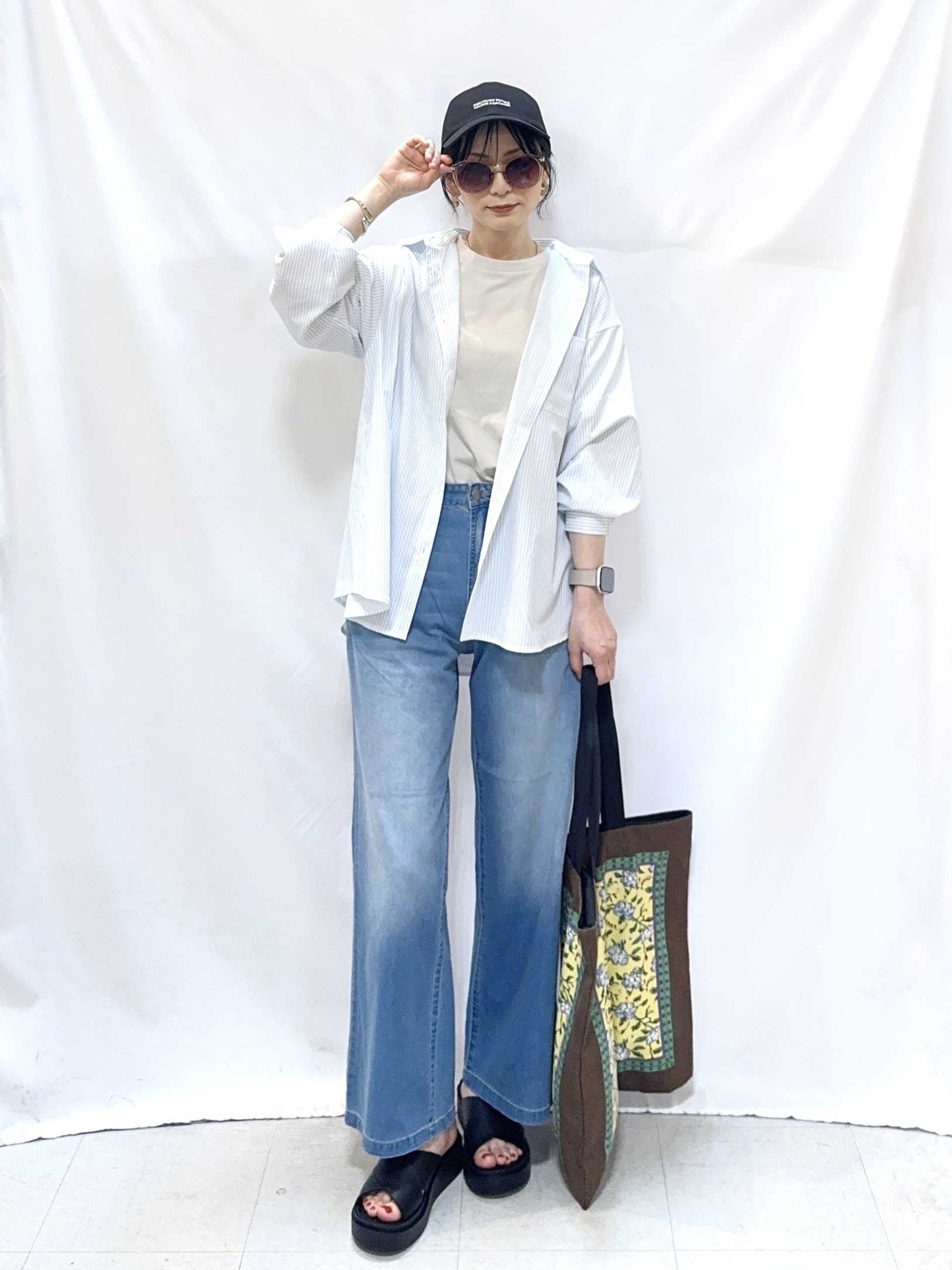 𝐇𝐢𝐫𝐨𝐦𝐢さんの「SHOO･LA･RUE｜【UV/吸水速乾/洗濯後しわになりにくい】ラッシュガードにもなる ストライプシャツ」を使ったコーディネート