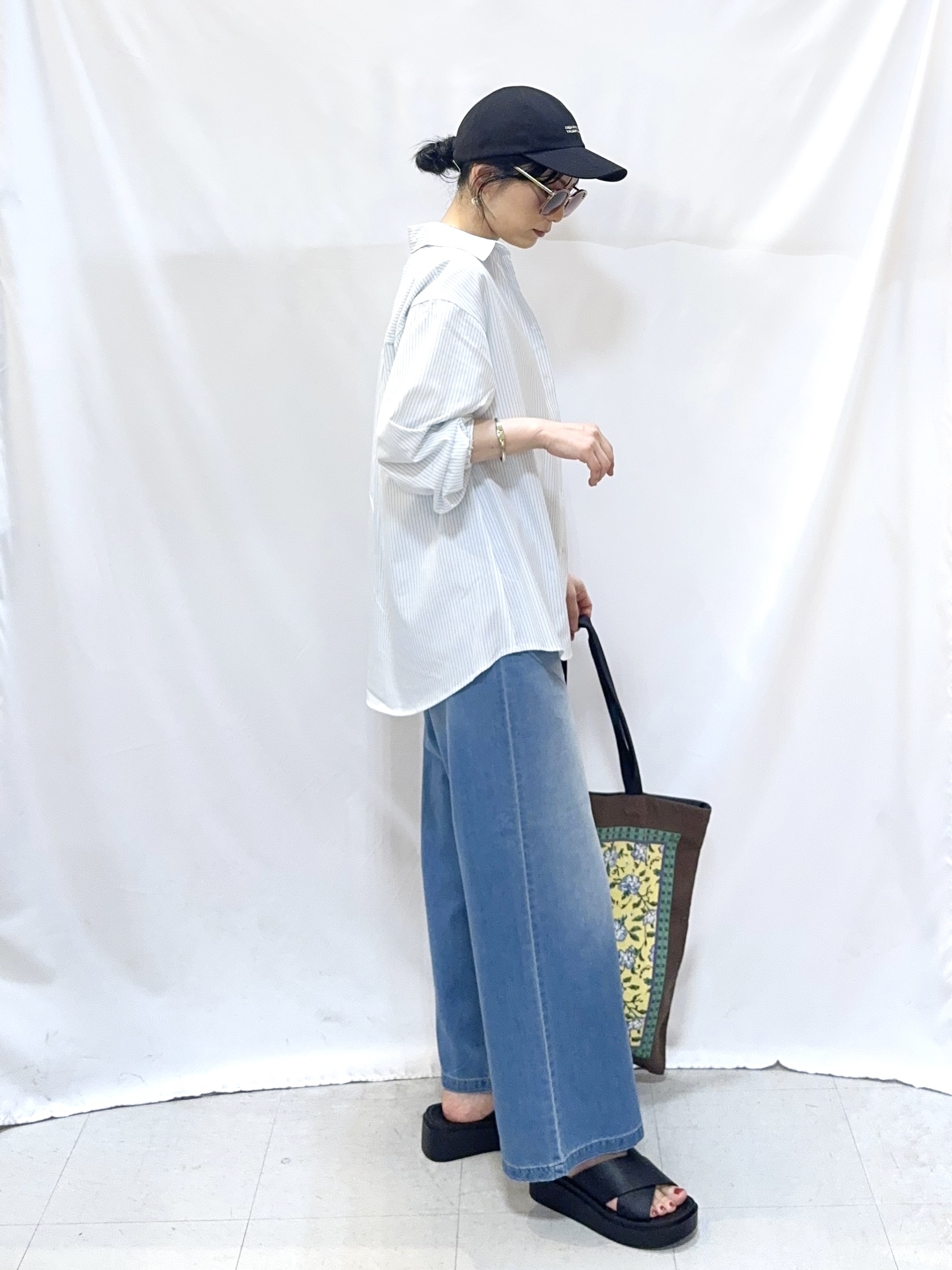 𝐇𝐢𝐫𝐨𝐦𝐢さんの「SHOO･LA･RUE｜【UV/吸水速乾/洗濯後しわになりにくい】ラッシュガードにもなる ストライプシャツ」を使ったコーディネート