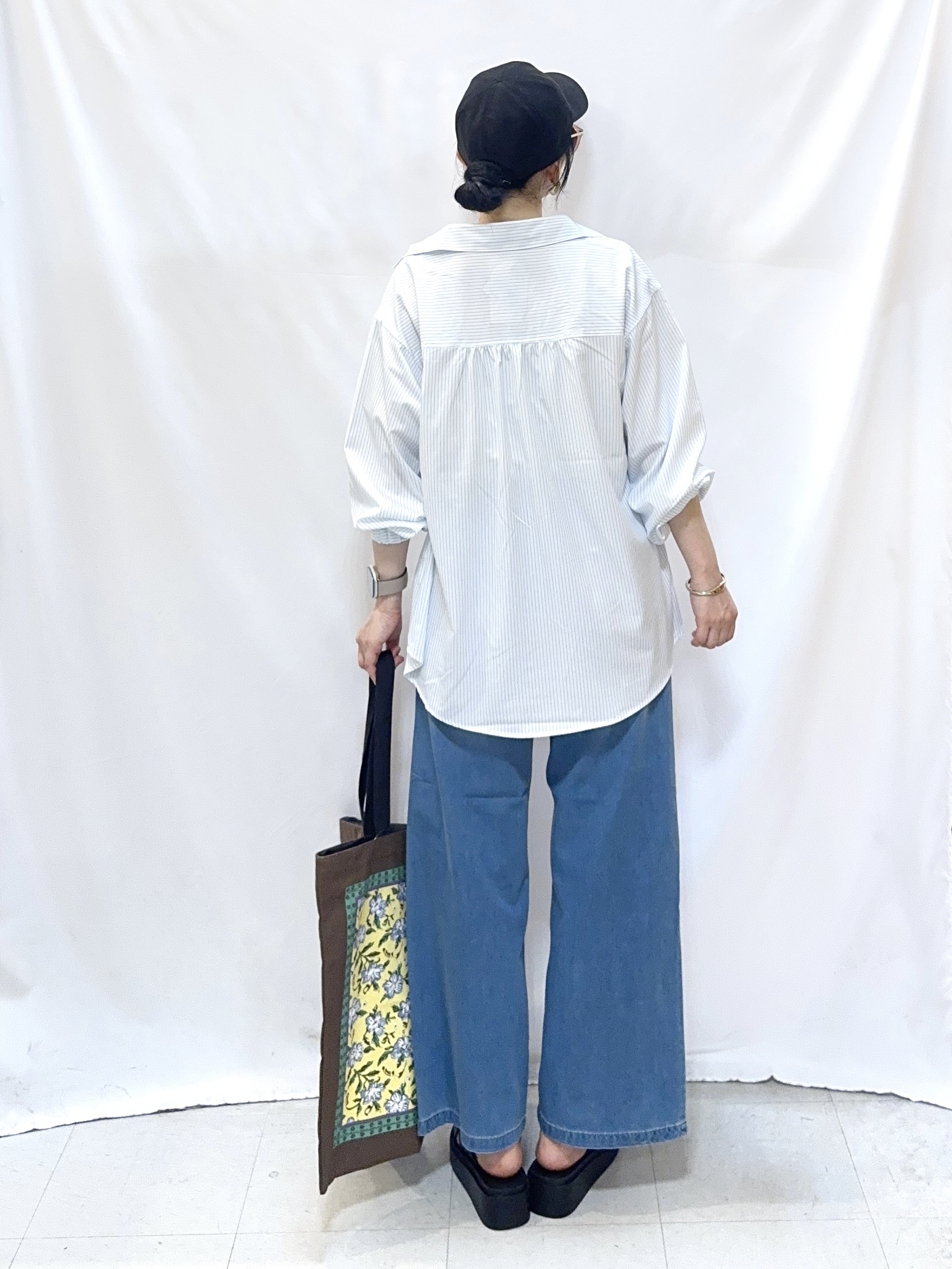 𝐇𝐢𝐫𝐨𝐦𝐢さんの「SHOO･LA･RUE｜【UV/吸水速乾/洗濯後しわになりにくい】ラッシュガードにもなる ストライプシャツ」を使ったコーディネート