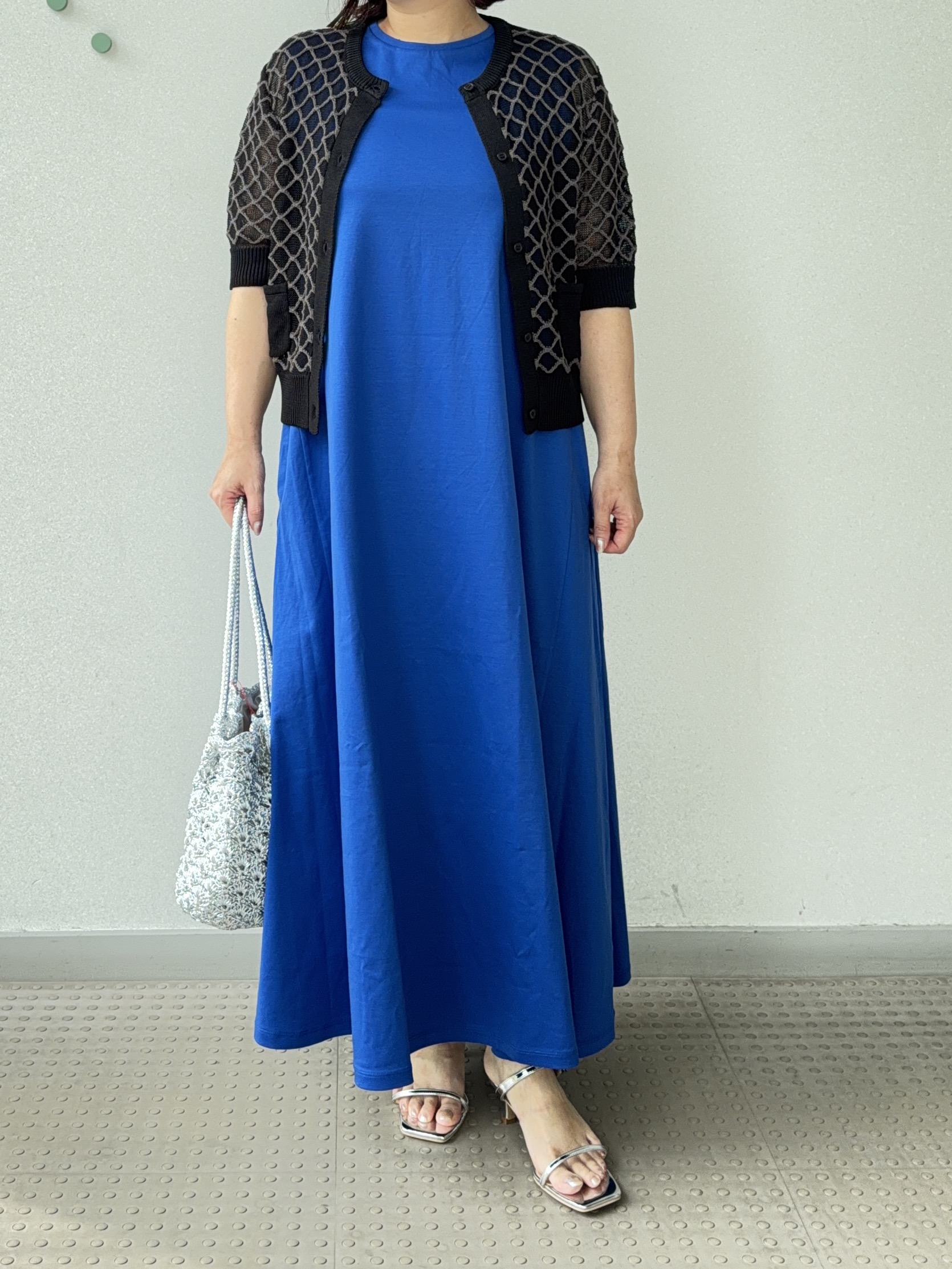 Asamiさんの「DRESSTERIOR｜【接触冷感／抗菌防臭／消臭/ウォッシャブル】アイスクリアコットン フレンチスリーブワンピース」を使ったコーディネート
