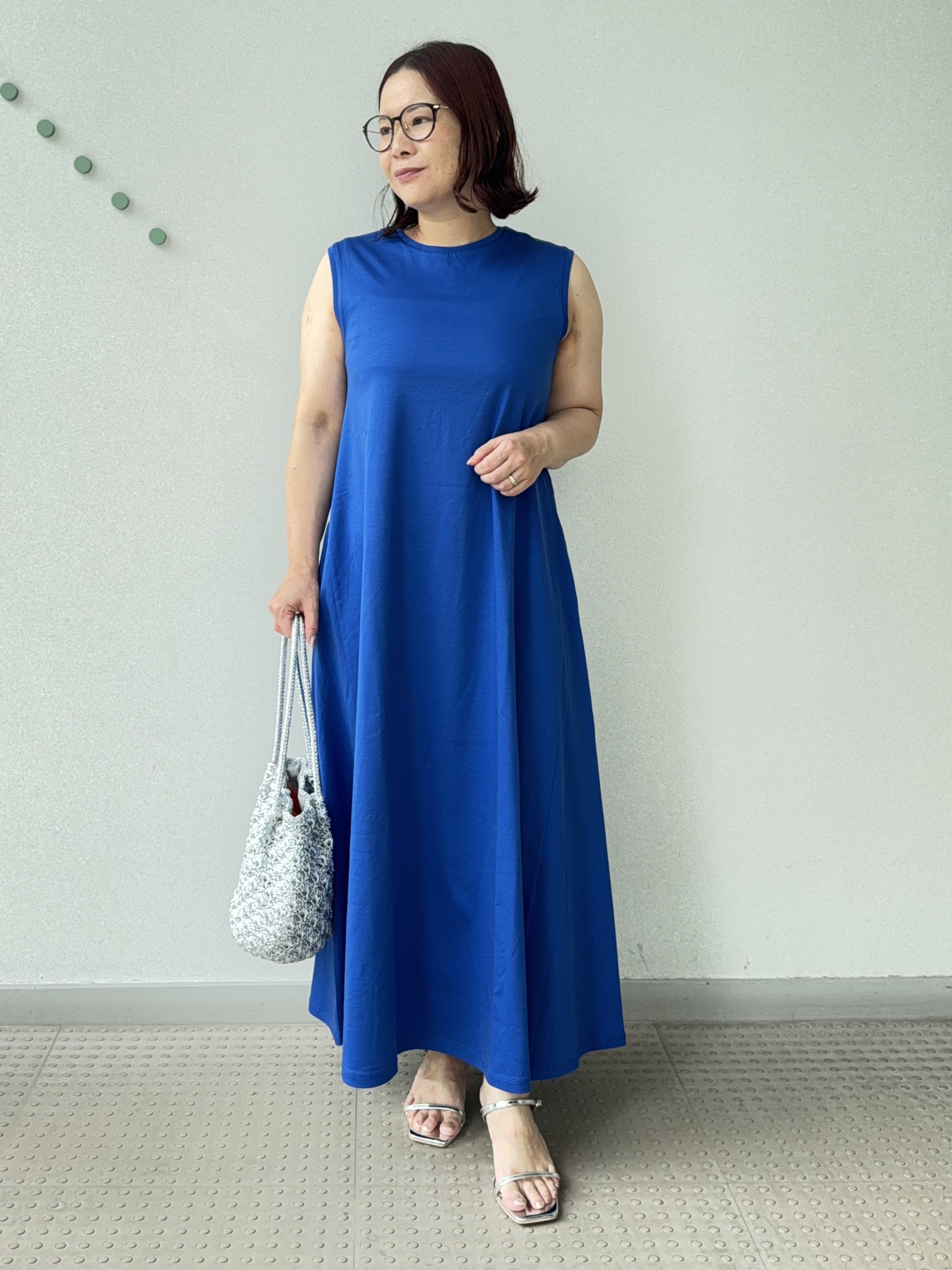 Asamiさんの「DRESSTERIOR｜【接触冷感／抗菌防臭／消臭/ウォッシャブル】アイスクリアコットン フレンチスリーブワンピース」を使ったコーディネート