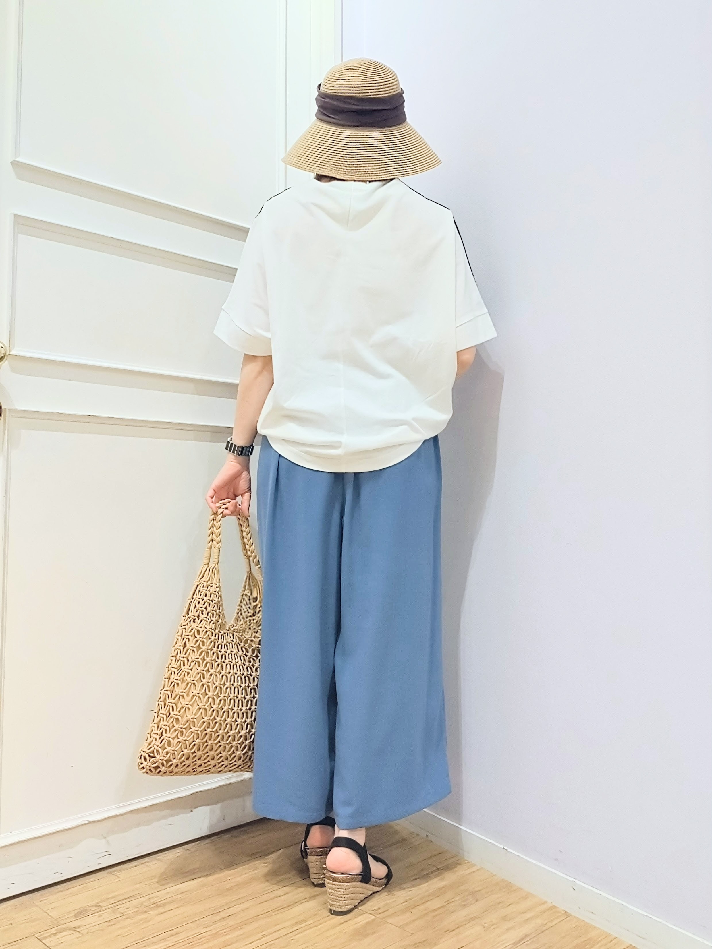 miomioさんの「SHOO･LA･RUE｜【S-LL/洗濯機可】インしないで着られる ななめ3段切り替えトップス」を使ったコーディネート