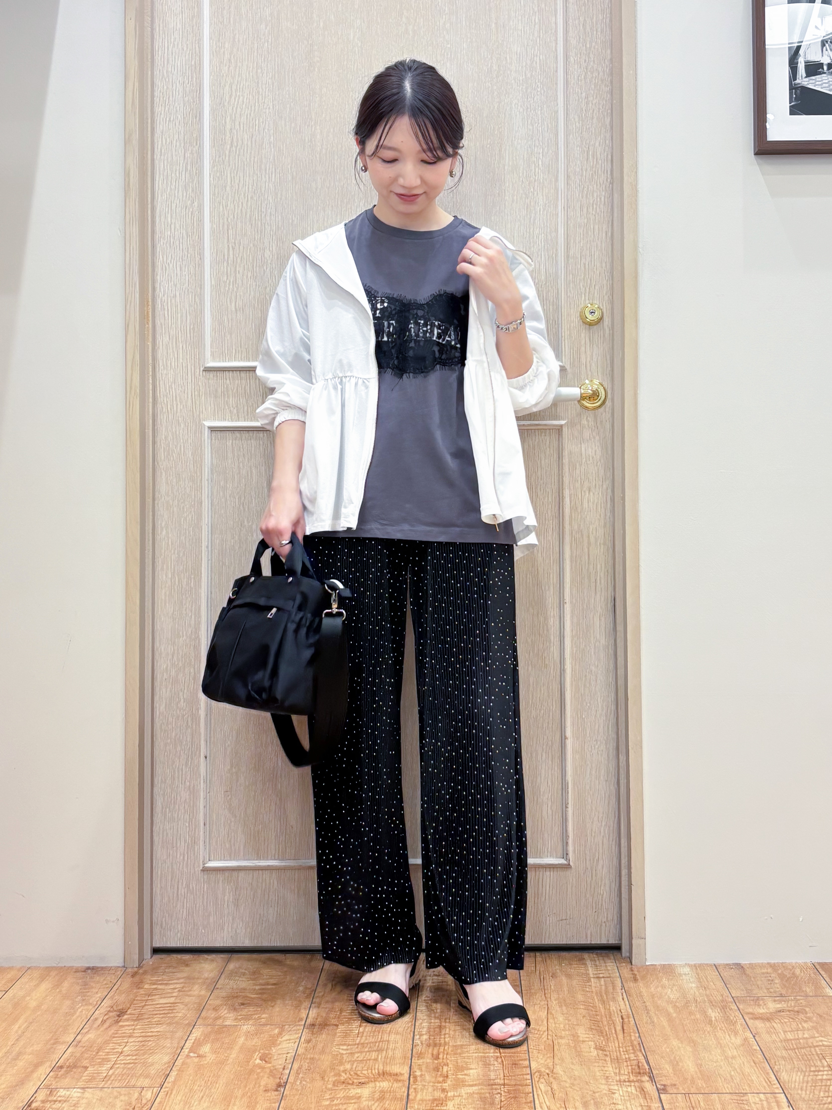 なみさんの「SHOO･LA･RUE｜【S-LL/体型カバー】日焼け対策にも女性らしさを UVカットペプラムパーカ」を使ったコーディネート