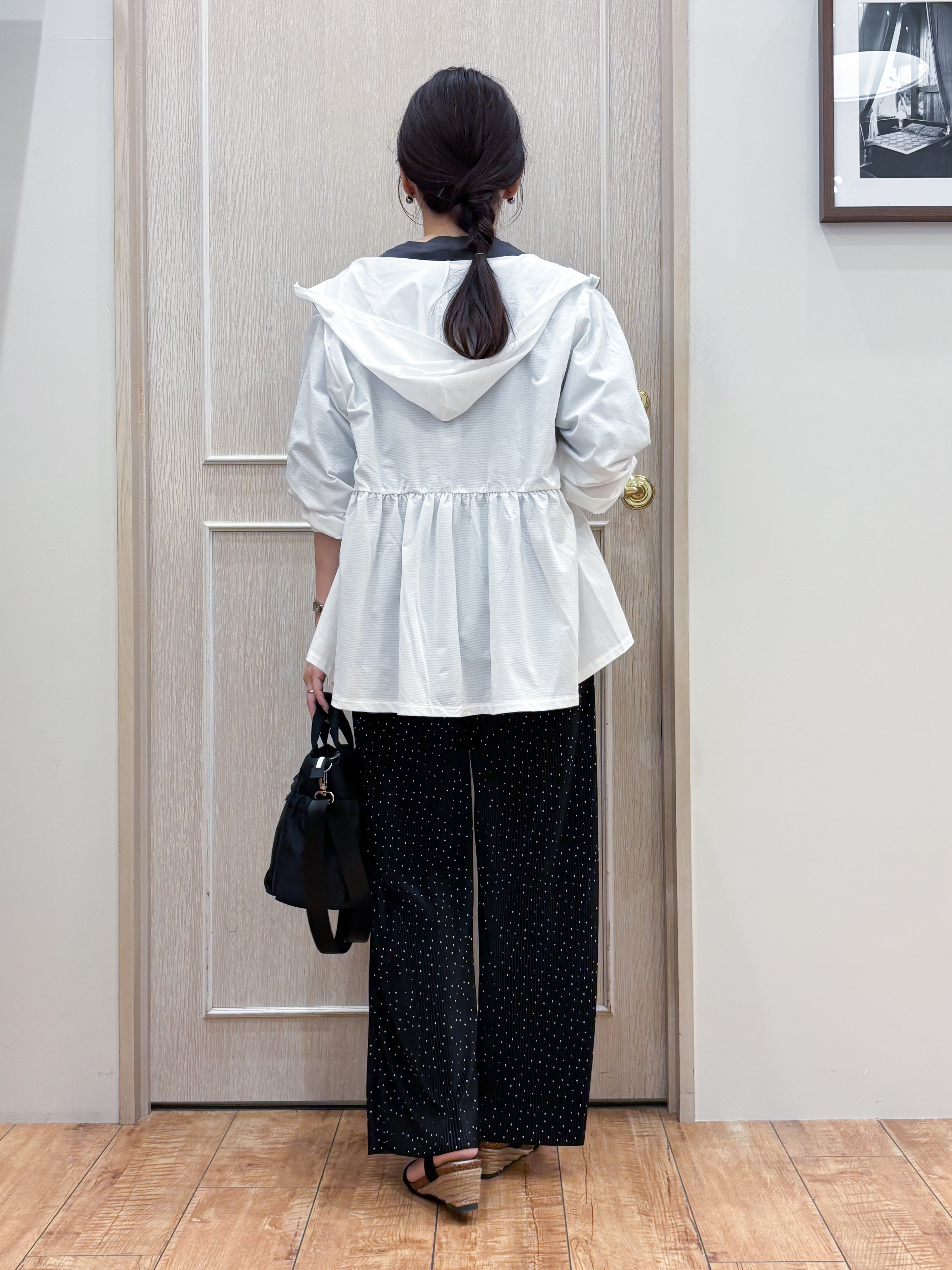 なみさんの「SHOO･LA･RUE｜【S-LL/体型カバー】日焼け対策にも女性らしさを UVカットペプラムパーカ」を使ったコーディネート