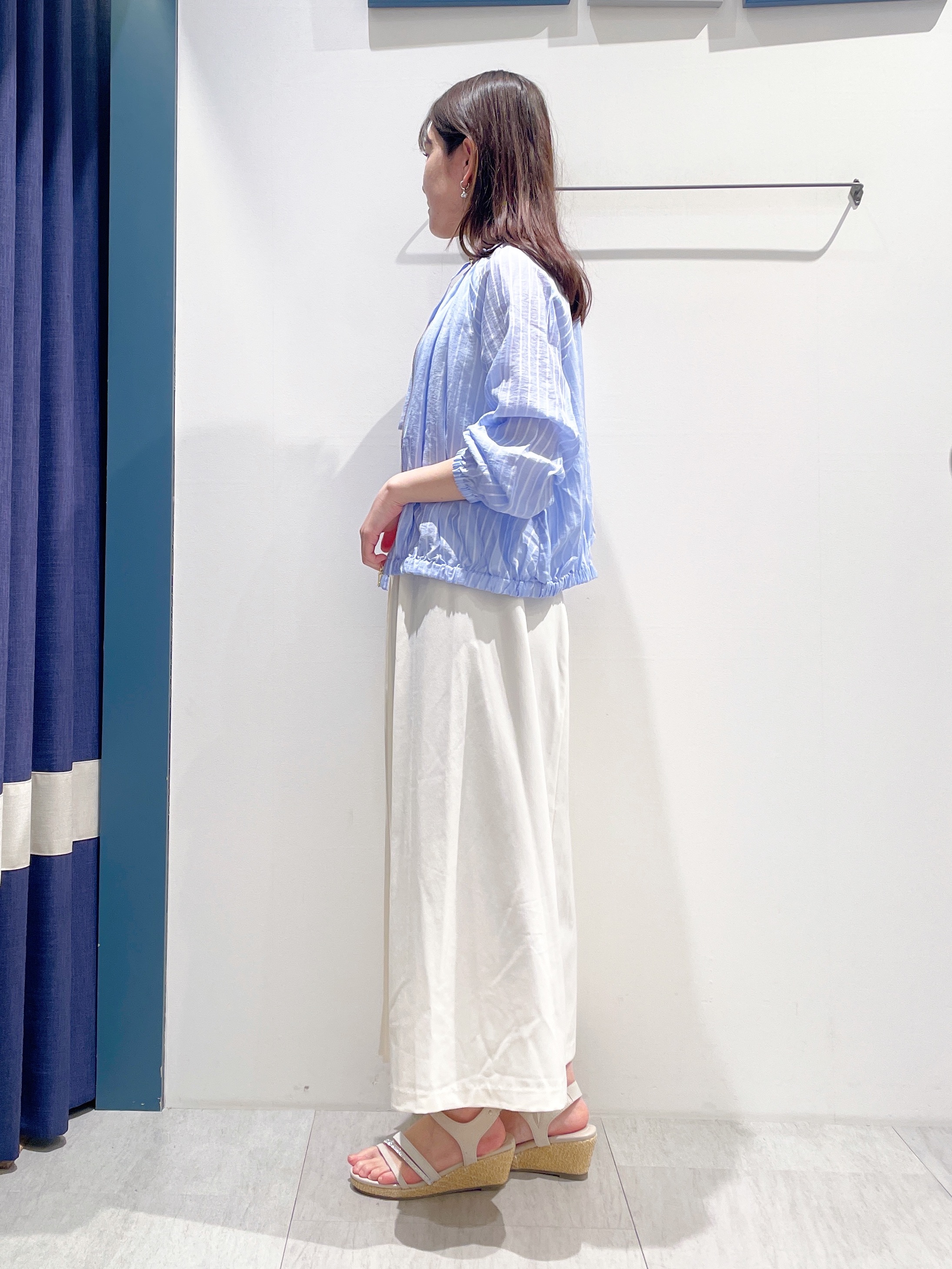 haruさんの「grove｜気温調整にも◎ブラウス感覚で羽織れるシアーブルゾン」を使ったコーディネート