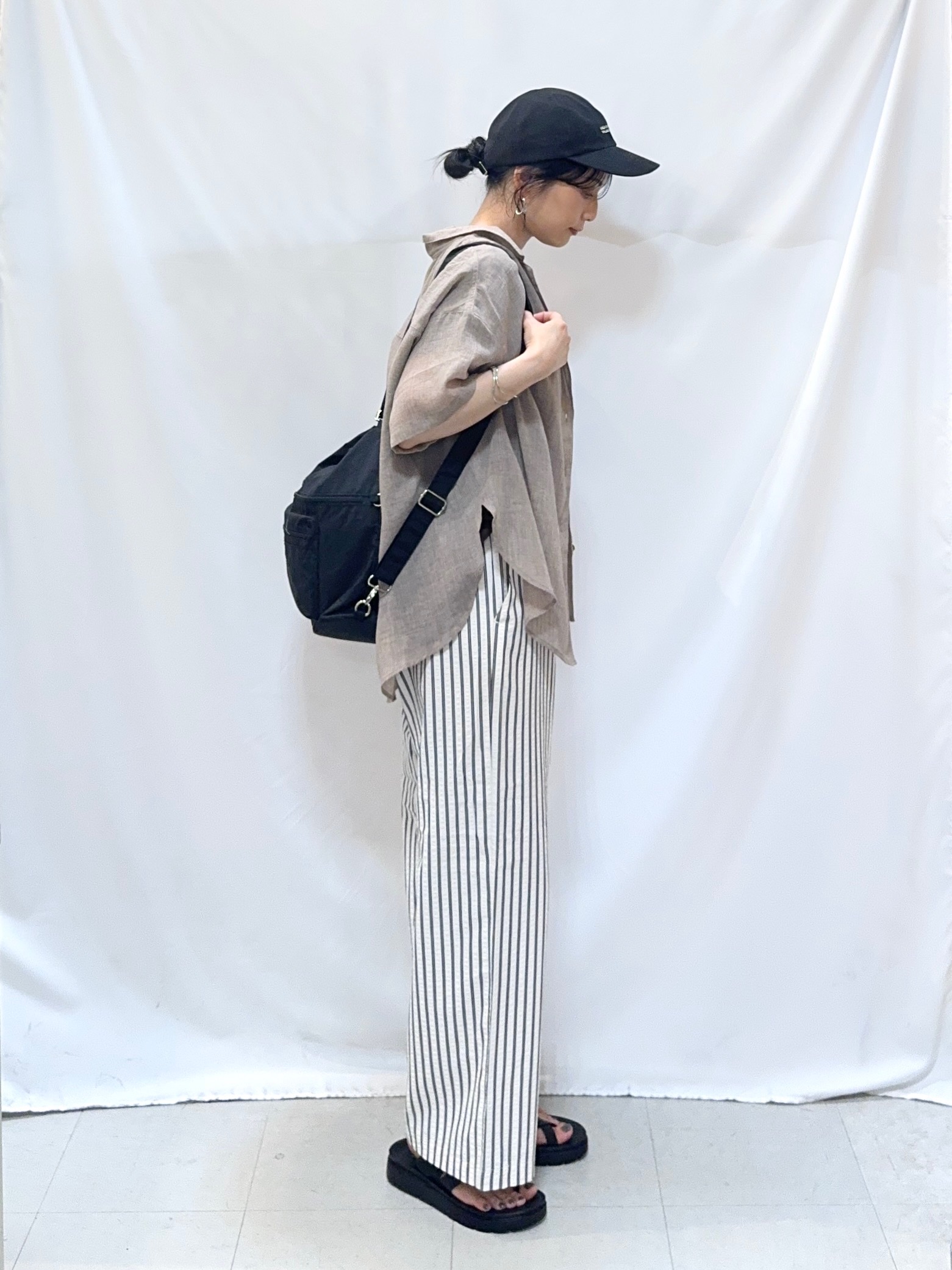 𝐇𝐢𝐫𝐨𝐦𝐢さんの「SHOO･LA･RUE｜【S-LL】ナチュラルに決まる 半袖シアーシャツジャケット」を使ったコーディネート