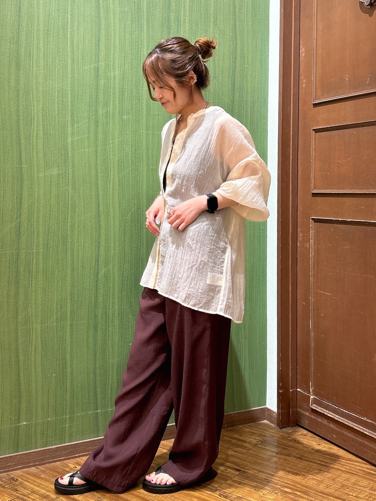 かおりさんの「SHOO･LA･RUE｜【S-LL】大人のシアー感 風合い楽しむバンドカラーシャツ」を使ったコーディネート