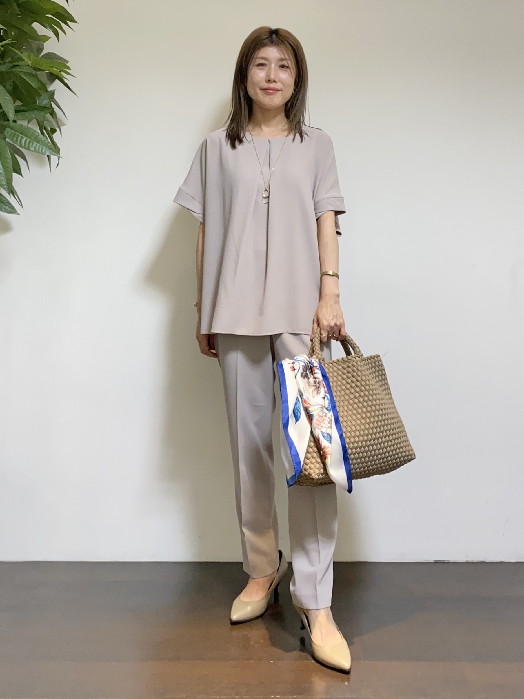 tomoさんの「UNTITLED｜【セットアップ可/洗える】シアーVネックカーディガン」を使ったコーディネート
