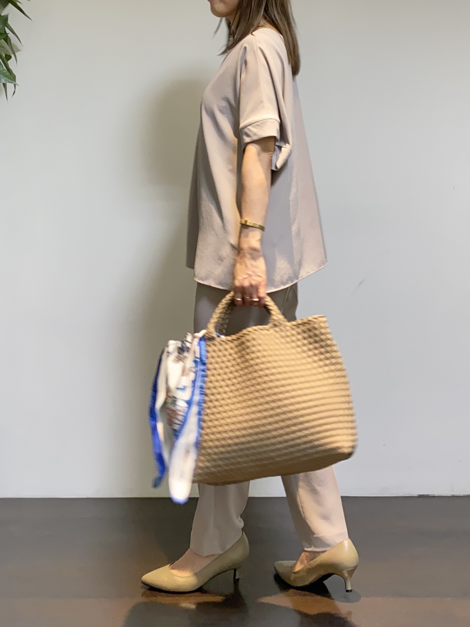 tomoさんの「UNTITLED｜【セットアップ可/洗える】シアーVネックカーディガン」を使ったコーディネート