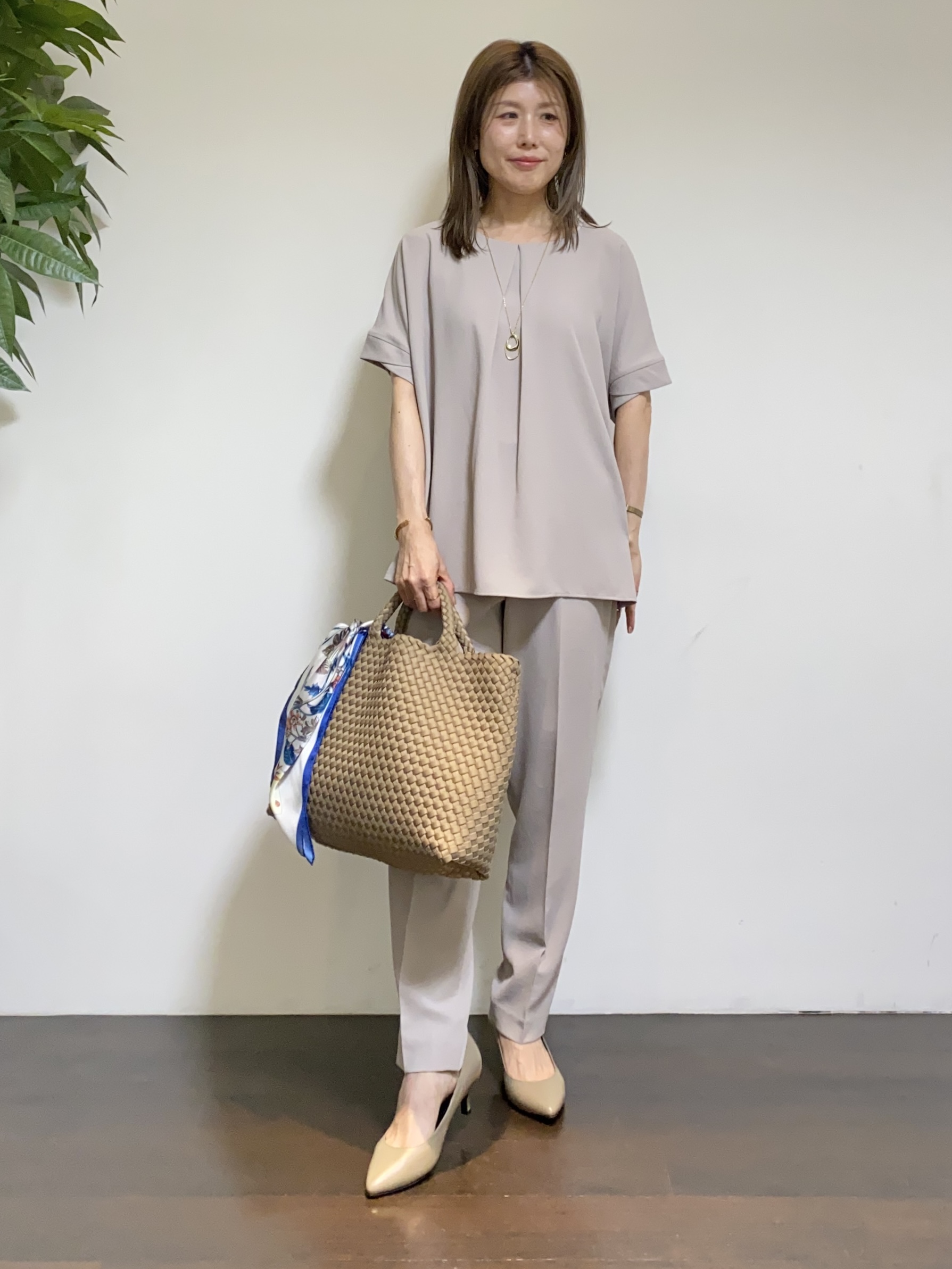 tomoさんの「UNTITLED｜【セットアップ可/洗える】シアーVネックカーディガン」を使ったコーディネート
