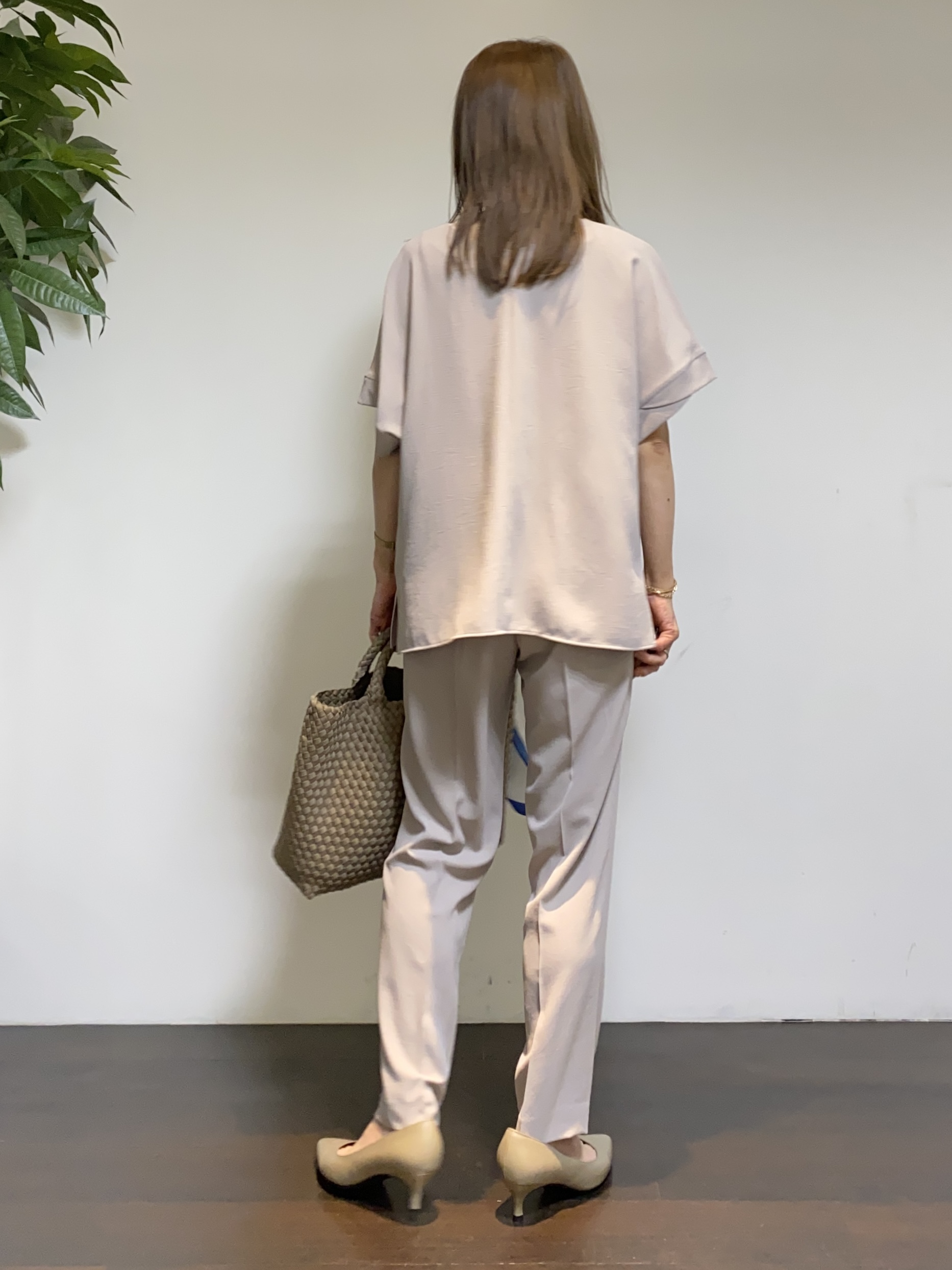 tomoさんの「UNTITLED｜【セットアップ可/洗える】シアーVネックカーディガン」を使ったコーディネート