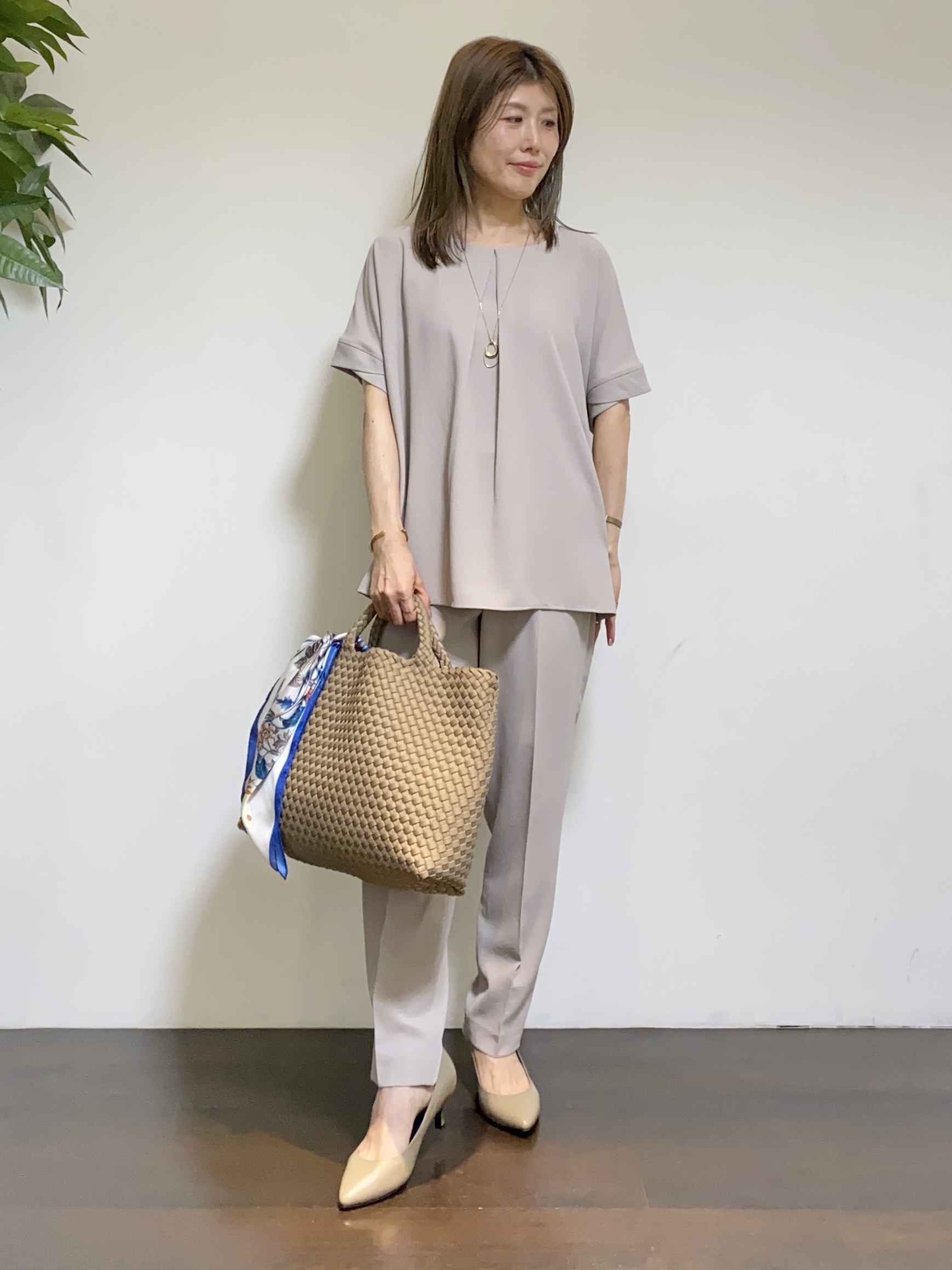 tomoさんの「UNTITLED｜【セットアップ可/洗える】シアーVネックカーディガン」を使ったコーディネート