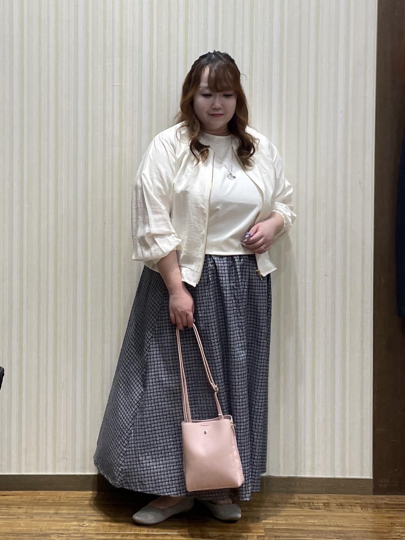 Risaさんの「SHOO･LA･RUE｜【洗濯後しわになりにくい】インせず着られる さらっとタッチのドルマンブラウス」を使ったコーディネート